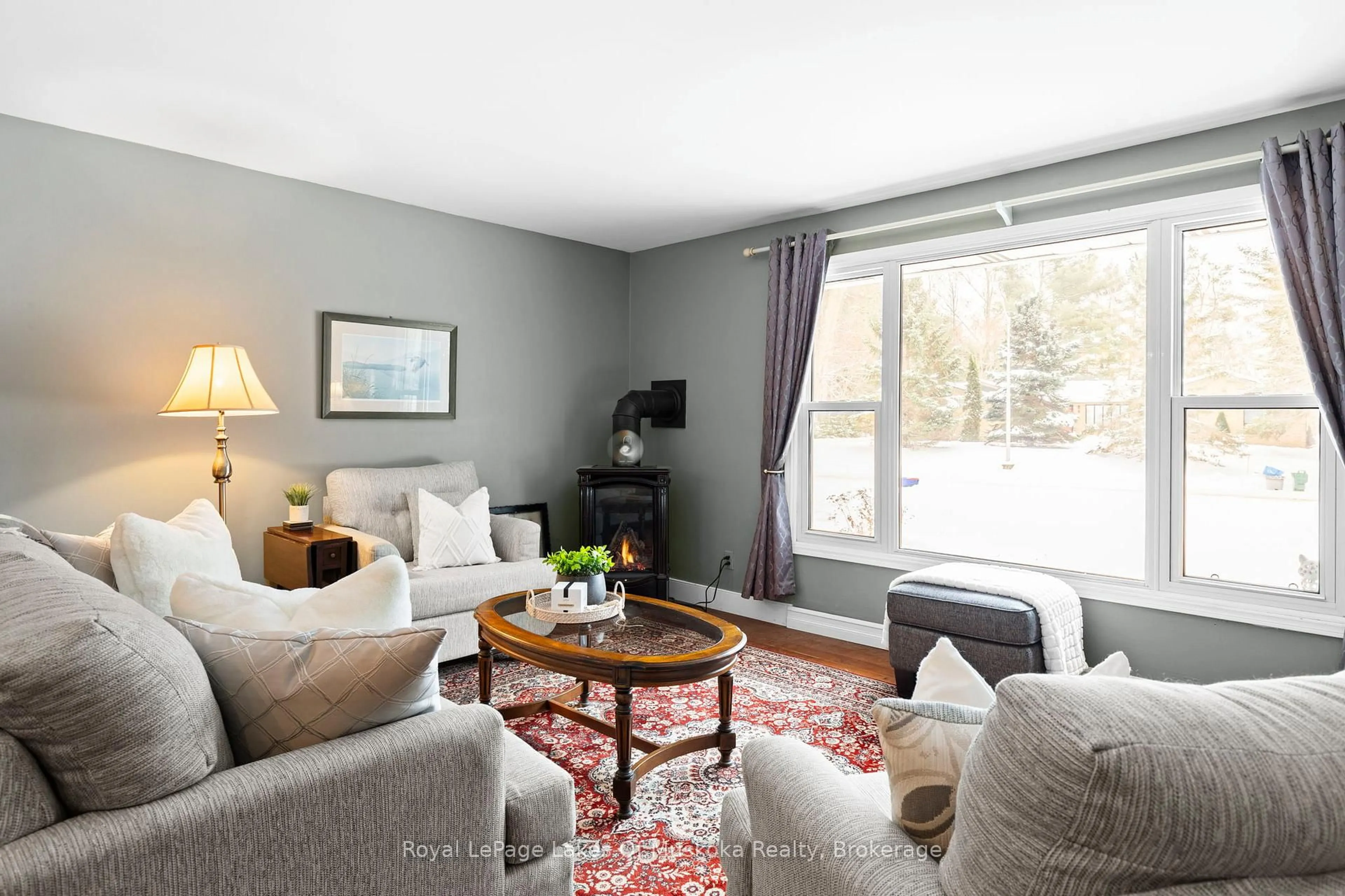 Living room with furniture, unknown for 5 Brobst Forest Cres, Bracebridge Ontario P1L 1C8