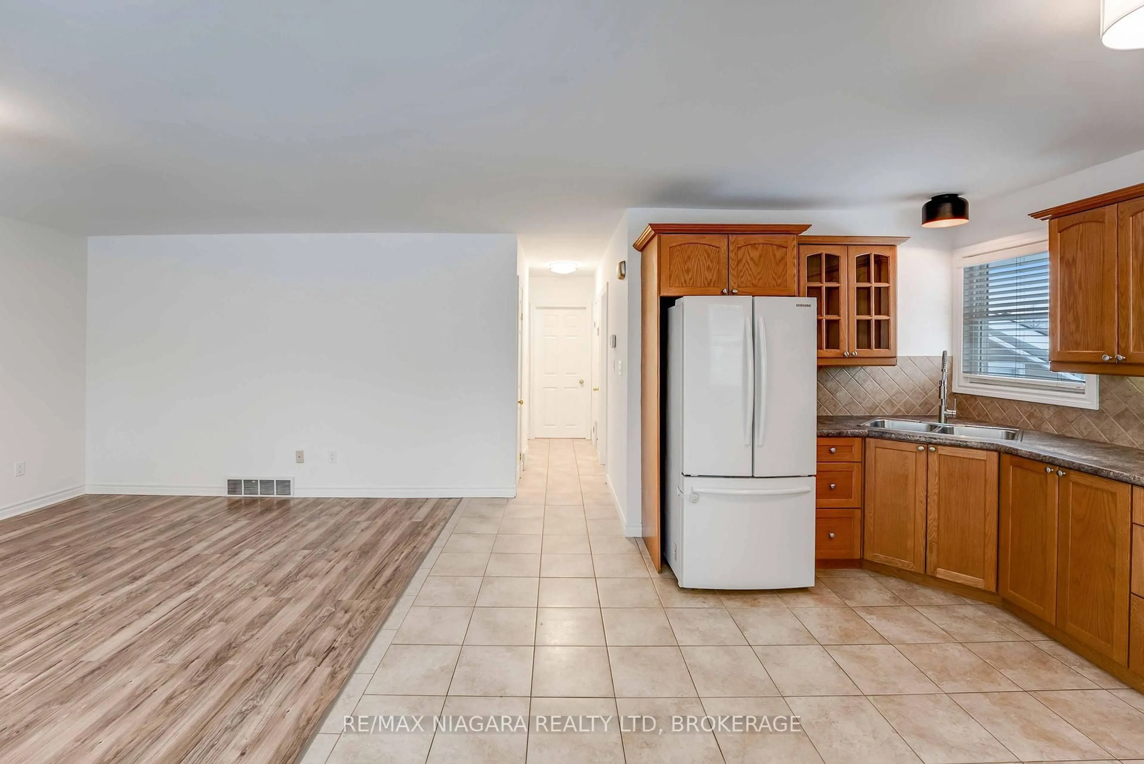 Unknown for 5 St Peter St, St. Catharines Ontario L2T 1N7