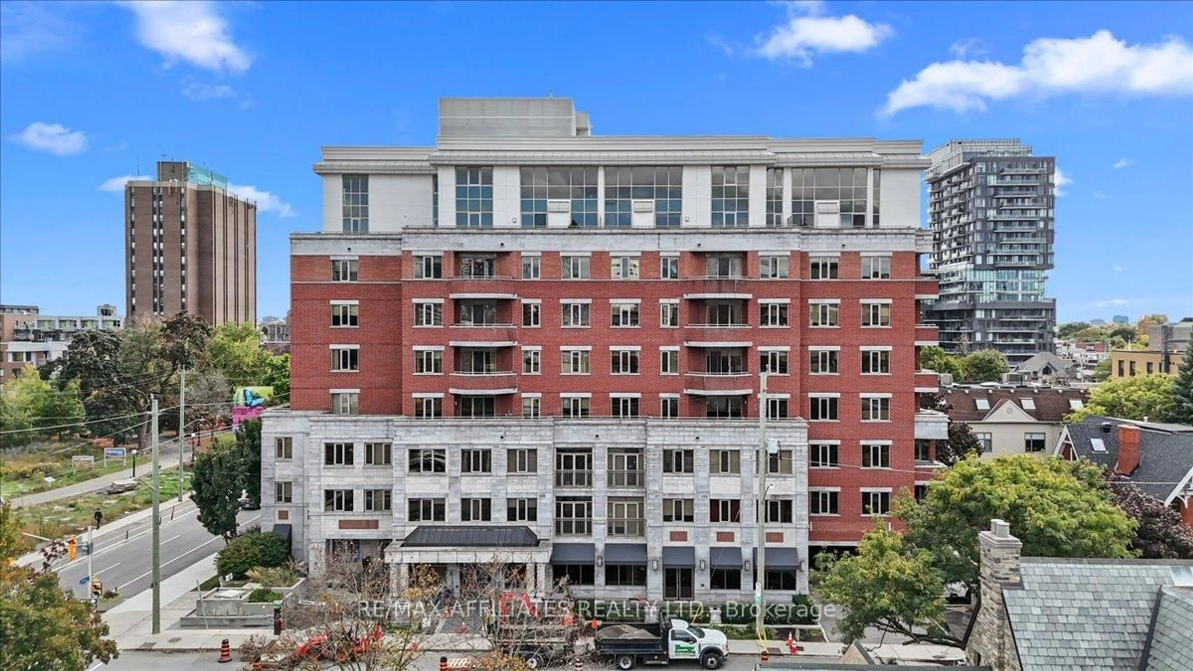 Unknown for 320 Mcleod St ##PH804, Ottawa Ontario K2P 1A3