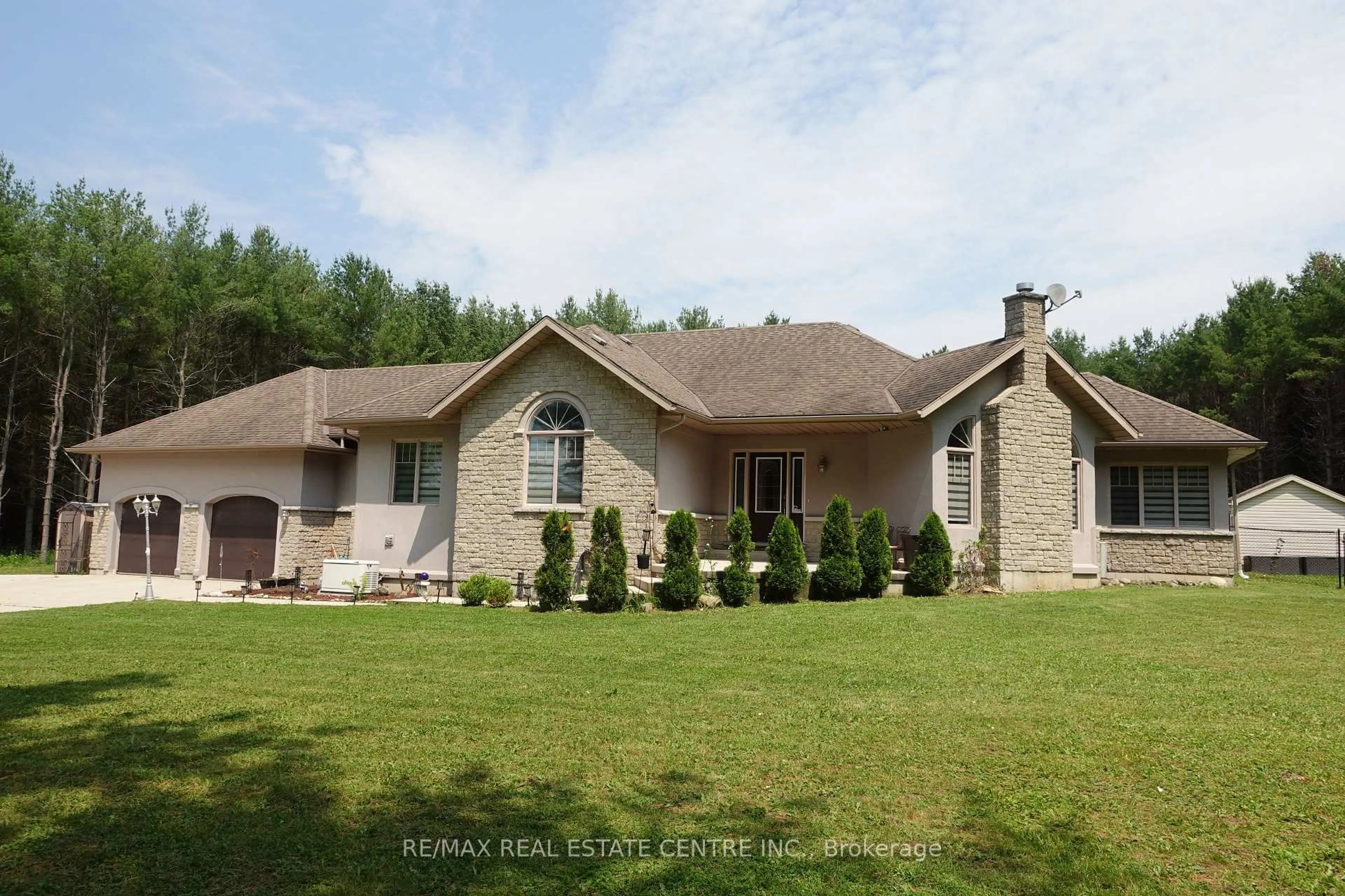 Unknown for 230 South Water St, Wellington North Ontario N0G 2L3