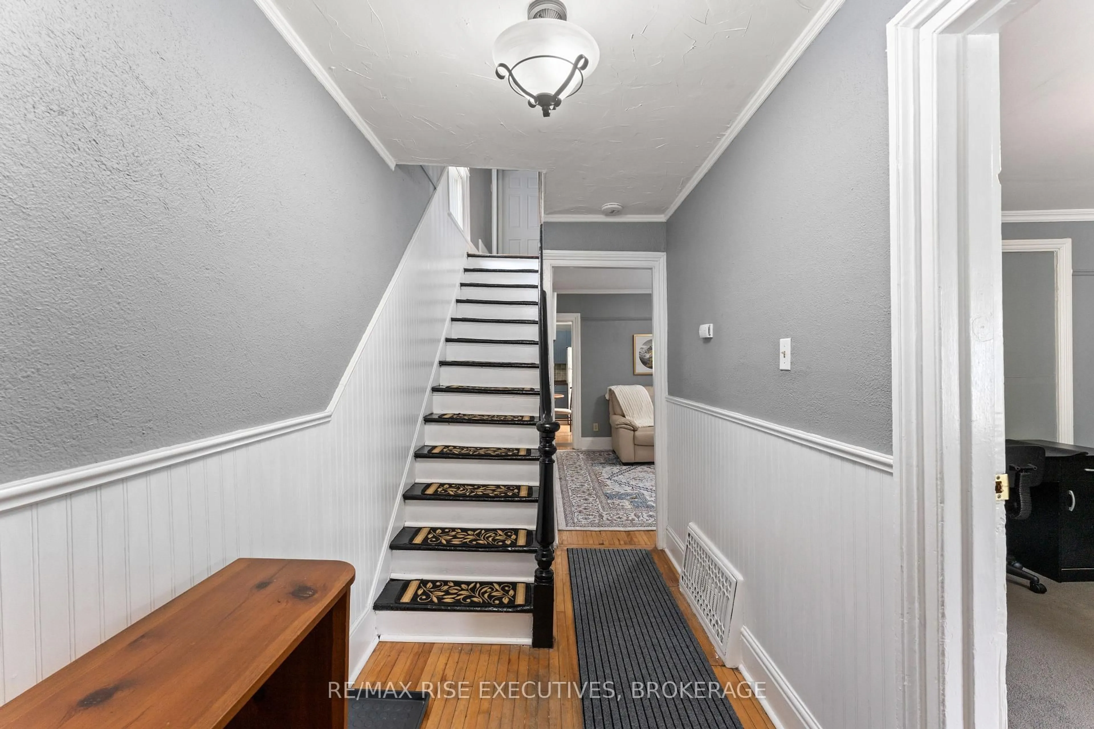 Unknown for 135 Nelson St, Kingston Ontario K7L 3W9