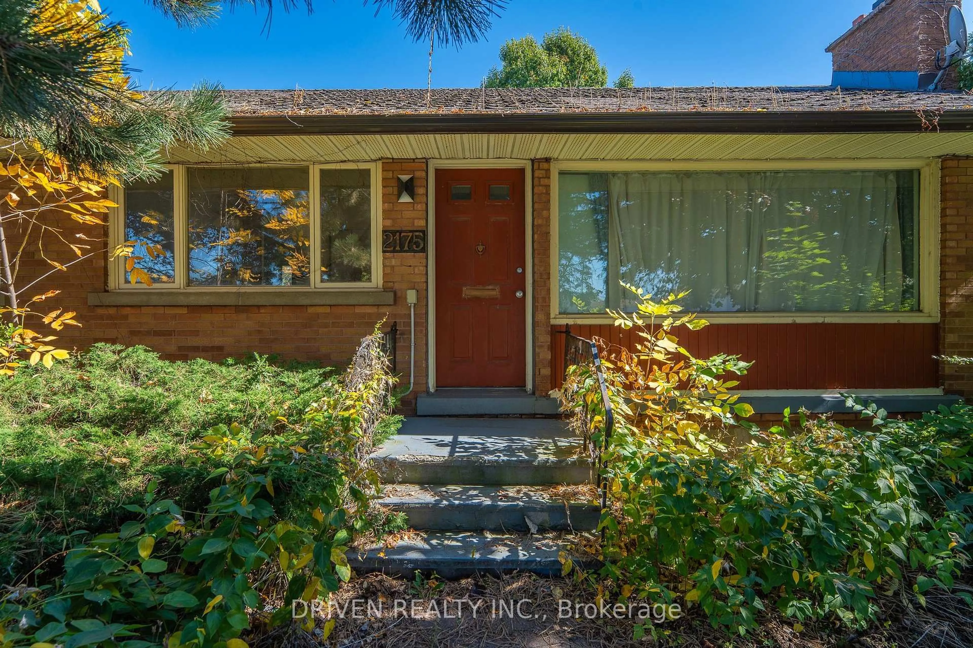 Unknown for 2175 St Laurent Blvd, Ottawa Ontario K1G 1A8