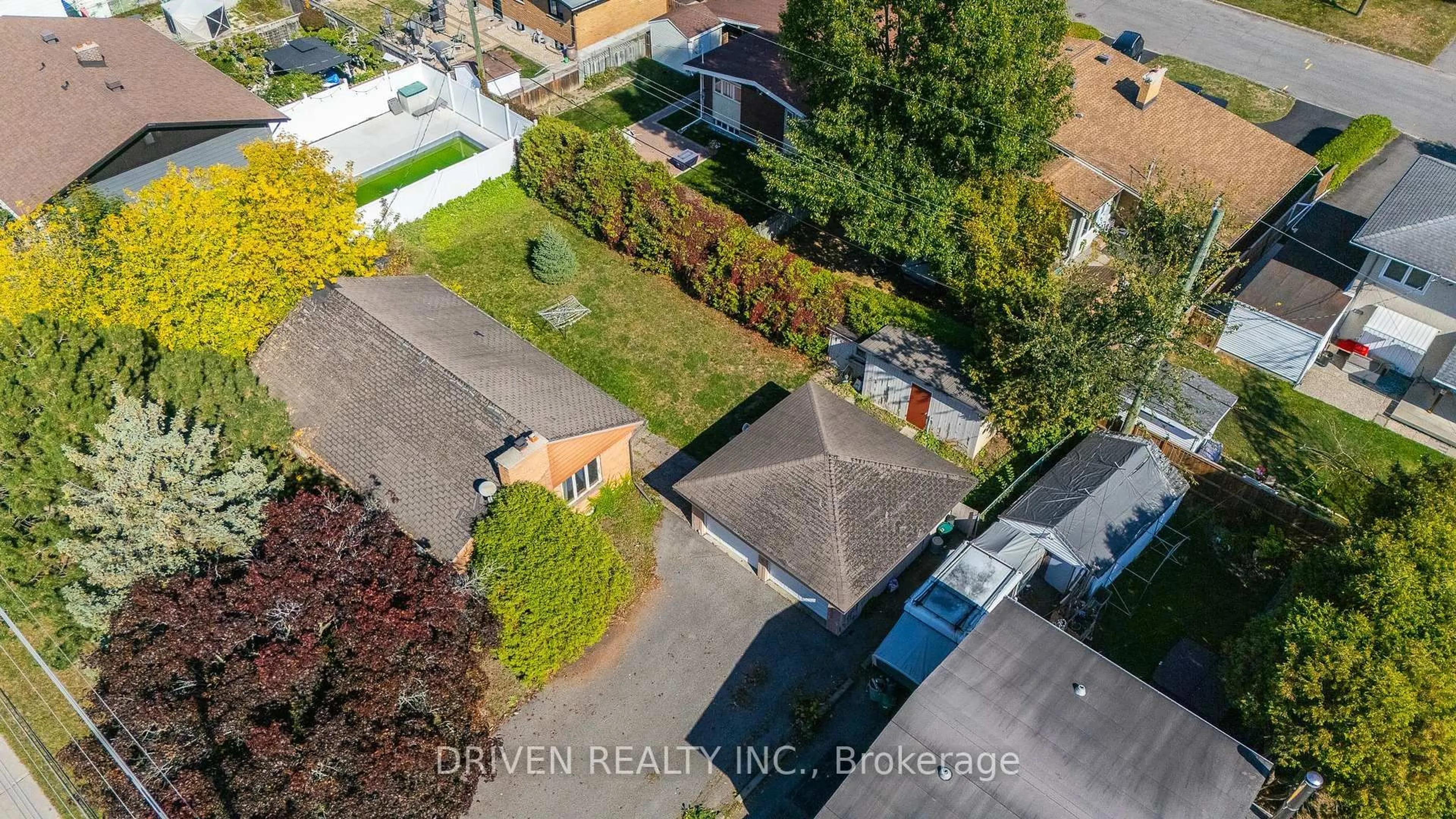 A pic from outside/outdoor area/front of a property/back of a property/a pic from drone, street for 2175 St Laurent Blvd, Ottawa Ontario K1G 1A8