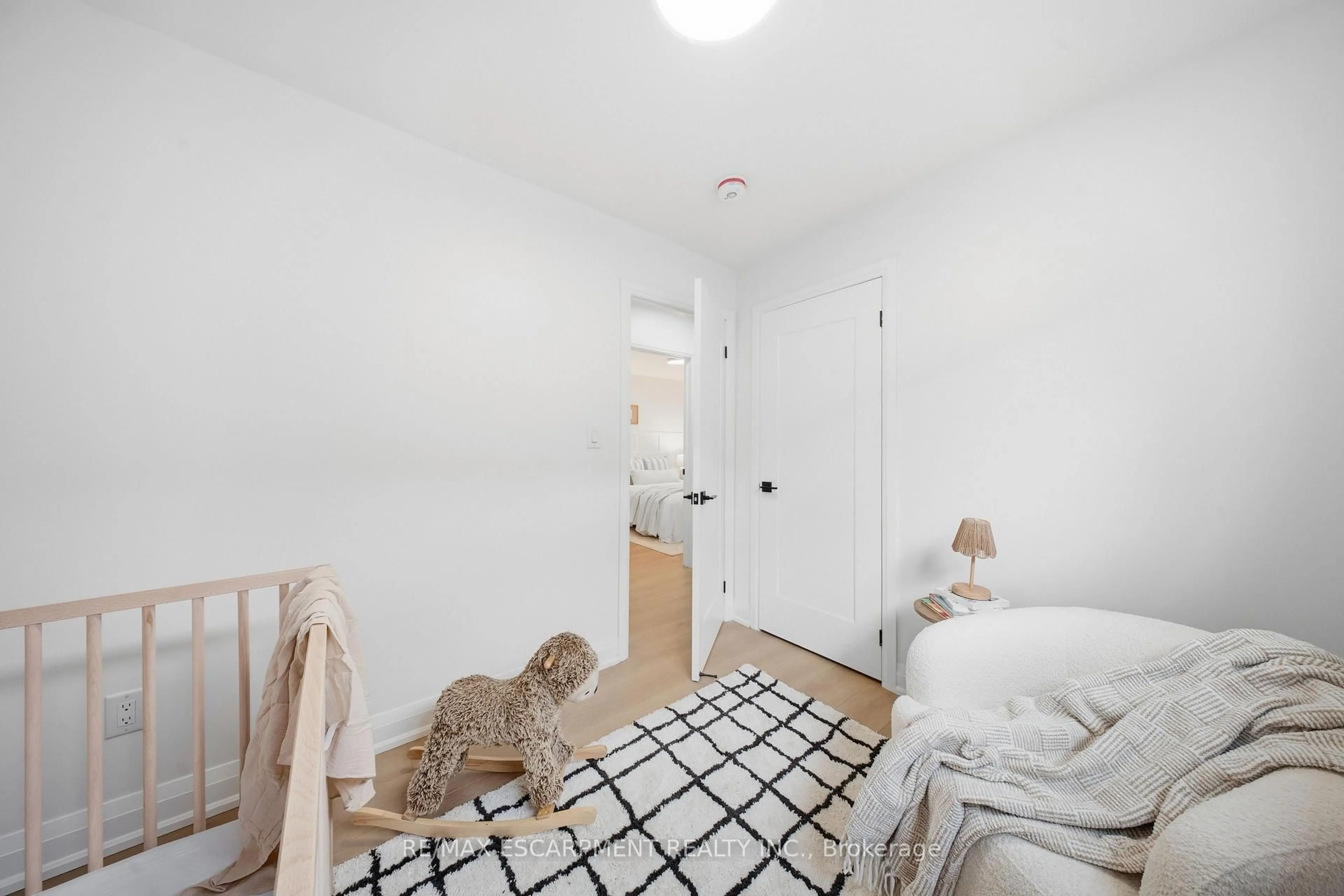 Indoor entryway for 11 Garside Ave, Hamilton Ontario L8G 4A8