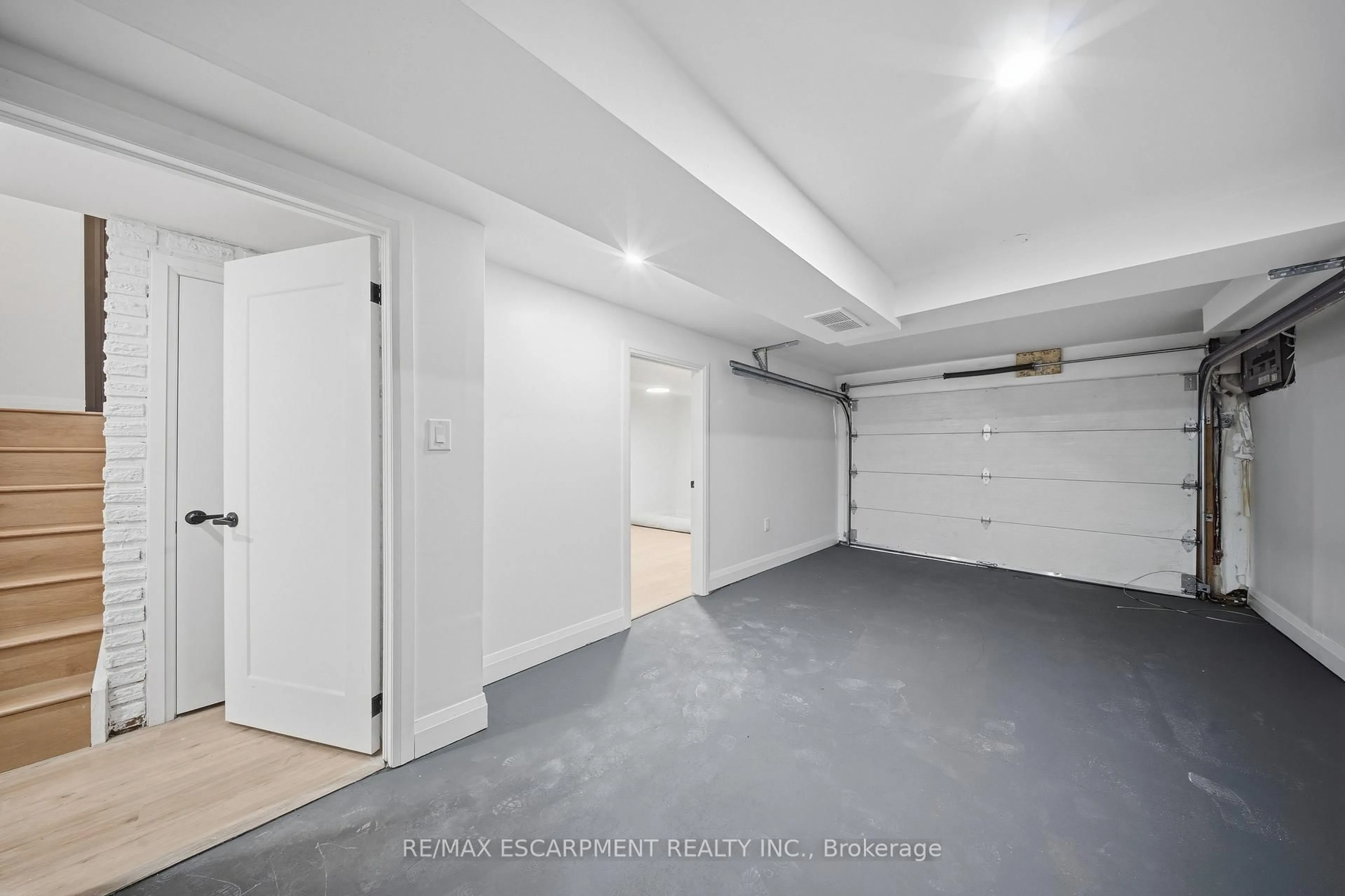 Unknown for 11 Garside Ave, Hamilton Ontario L8G 4A8