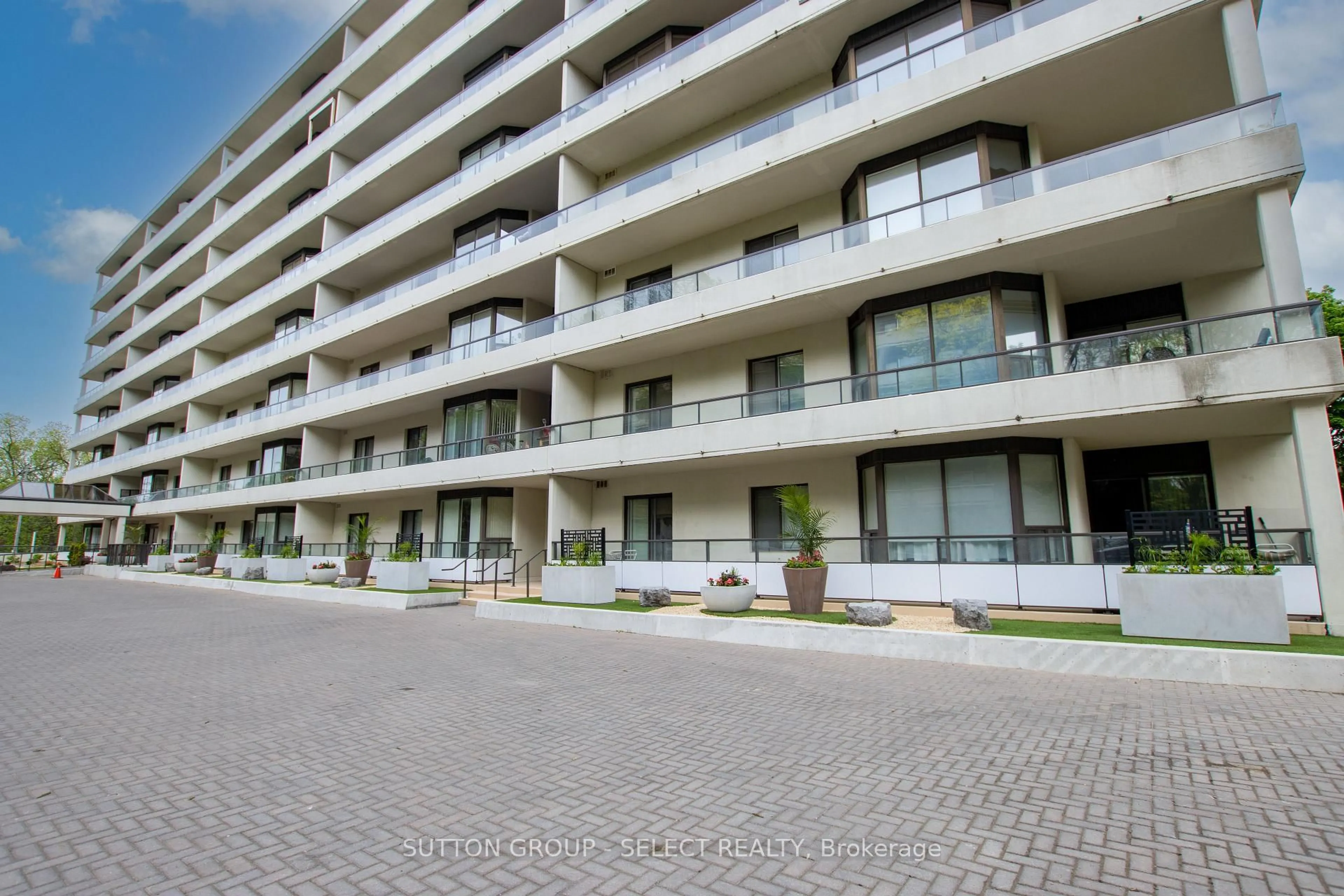 Patio, unknown for 1180 COMMISSIONERS Rd W Rd #406, London South Ontario N6K 4J2