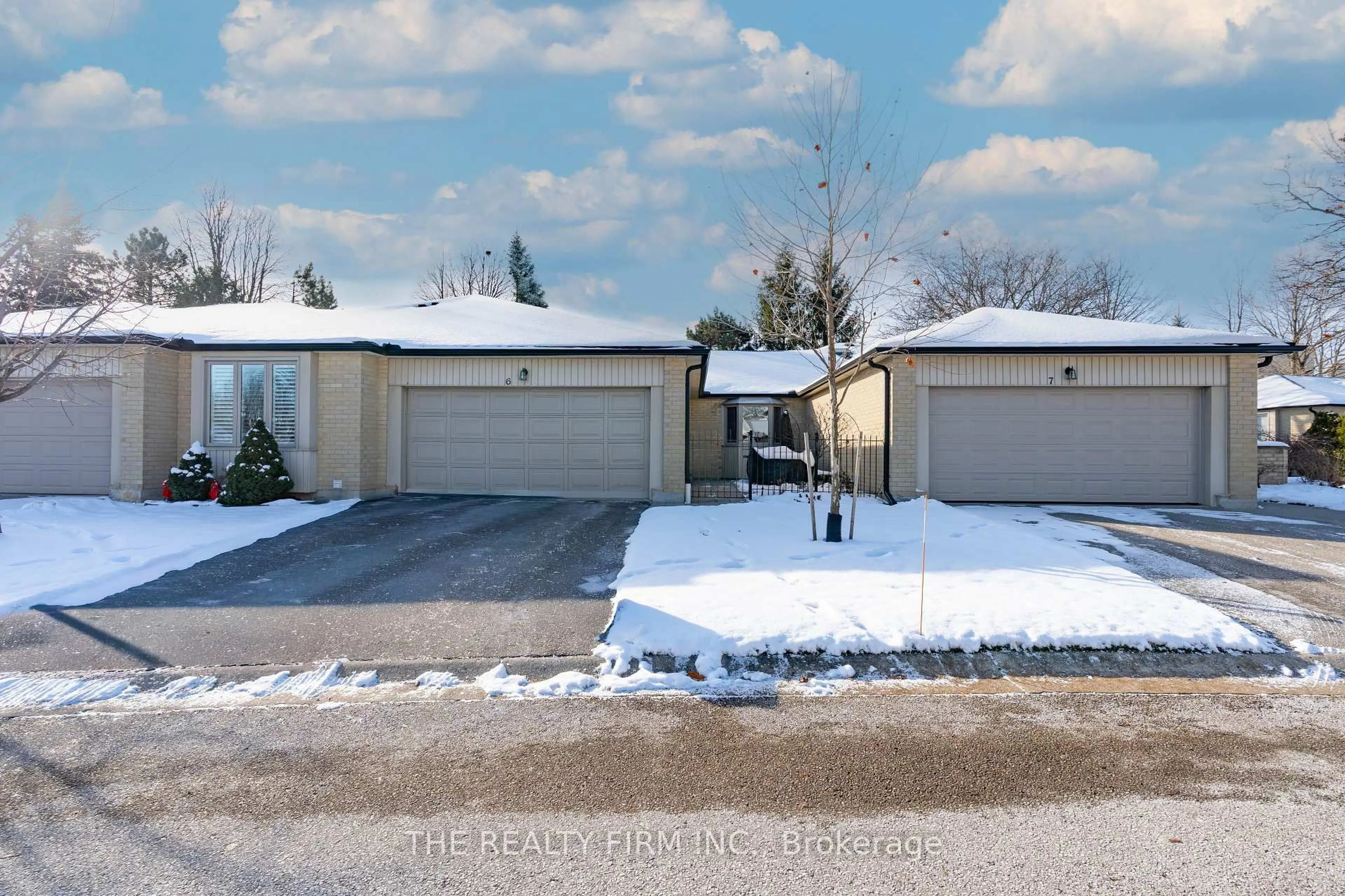 A pic from outside/outdoor area/front of a property/back of a property/a pic from drone, street for 93 Pine Valley Gate #6, London South Ontario N6H 1L7