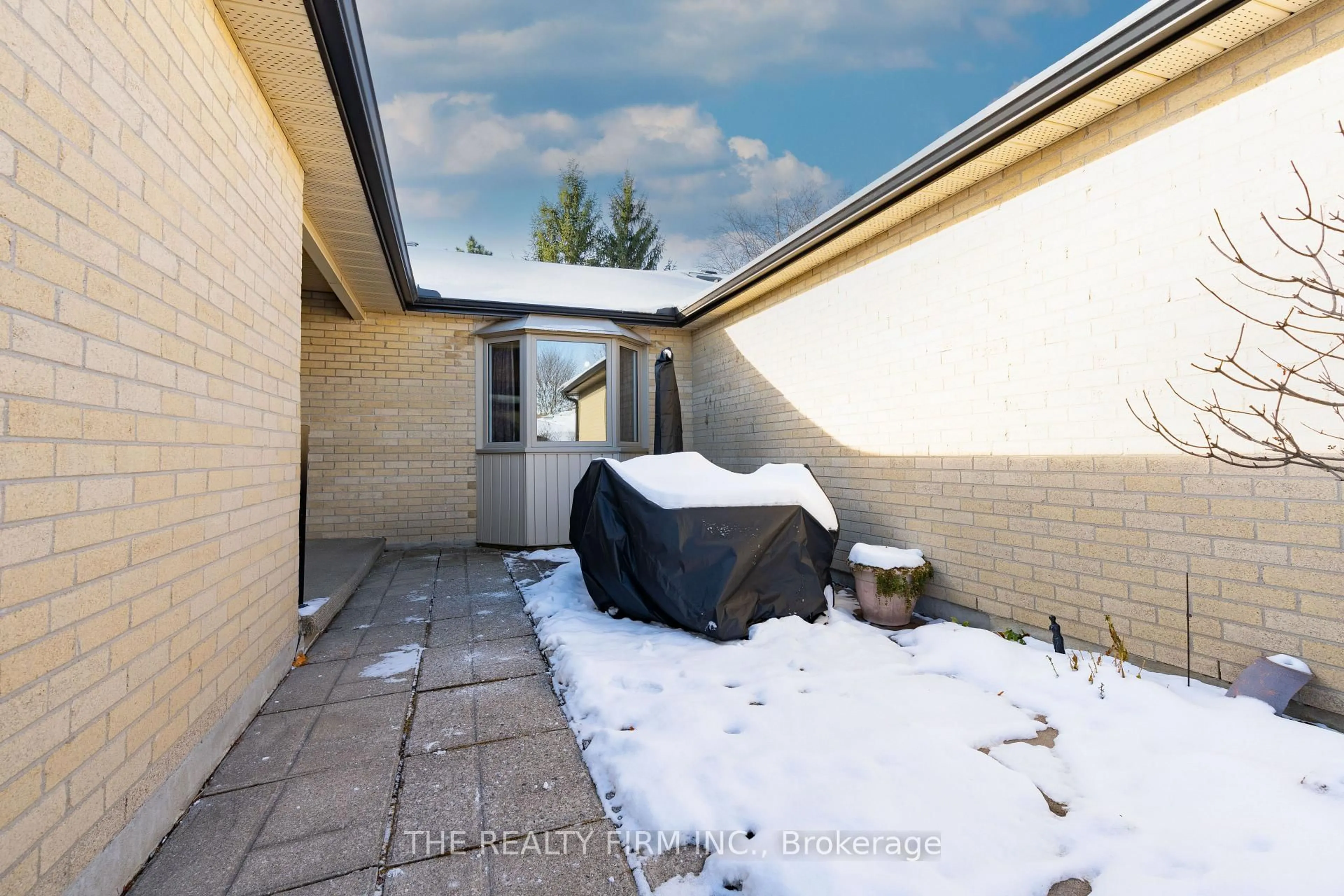 Patio, street for 93 Pine Valley Gate #6, London South Ontario N6H 1L7