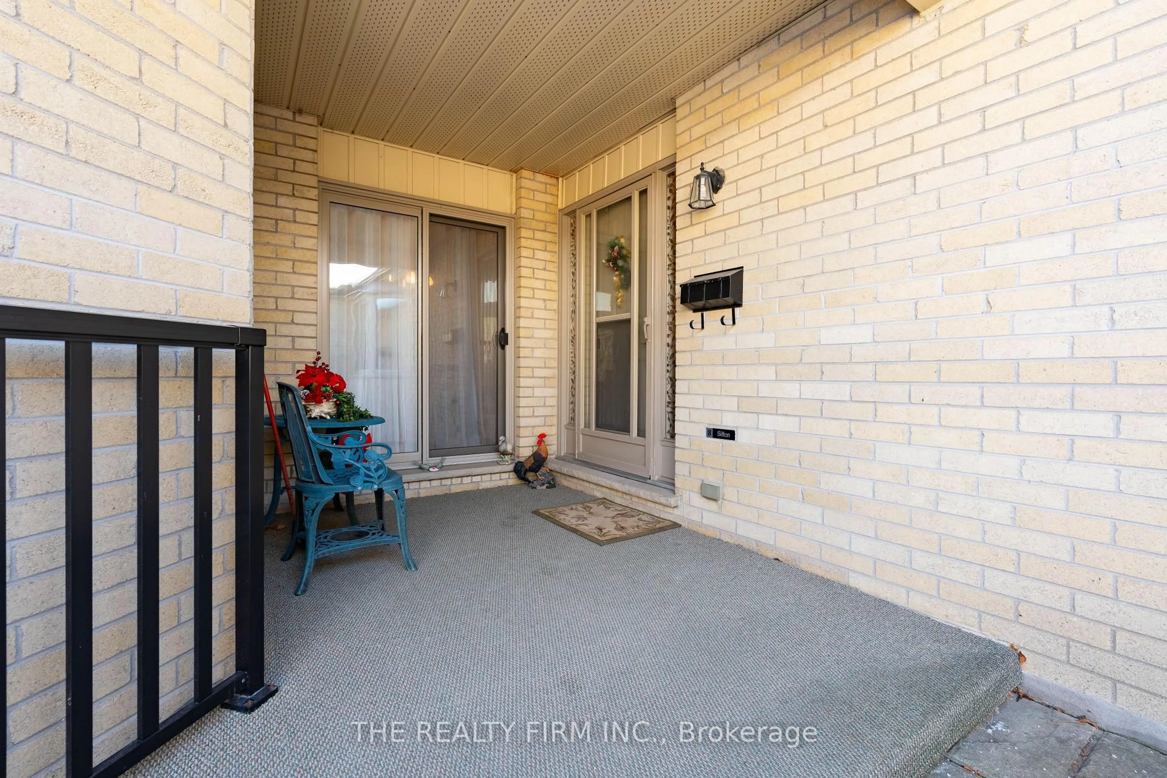 Indoor entryway for 93 Pine Valley Gate #6, London South Ontario N6H 1L7