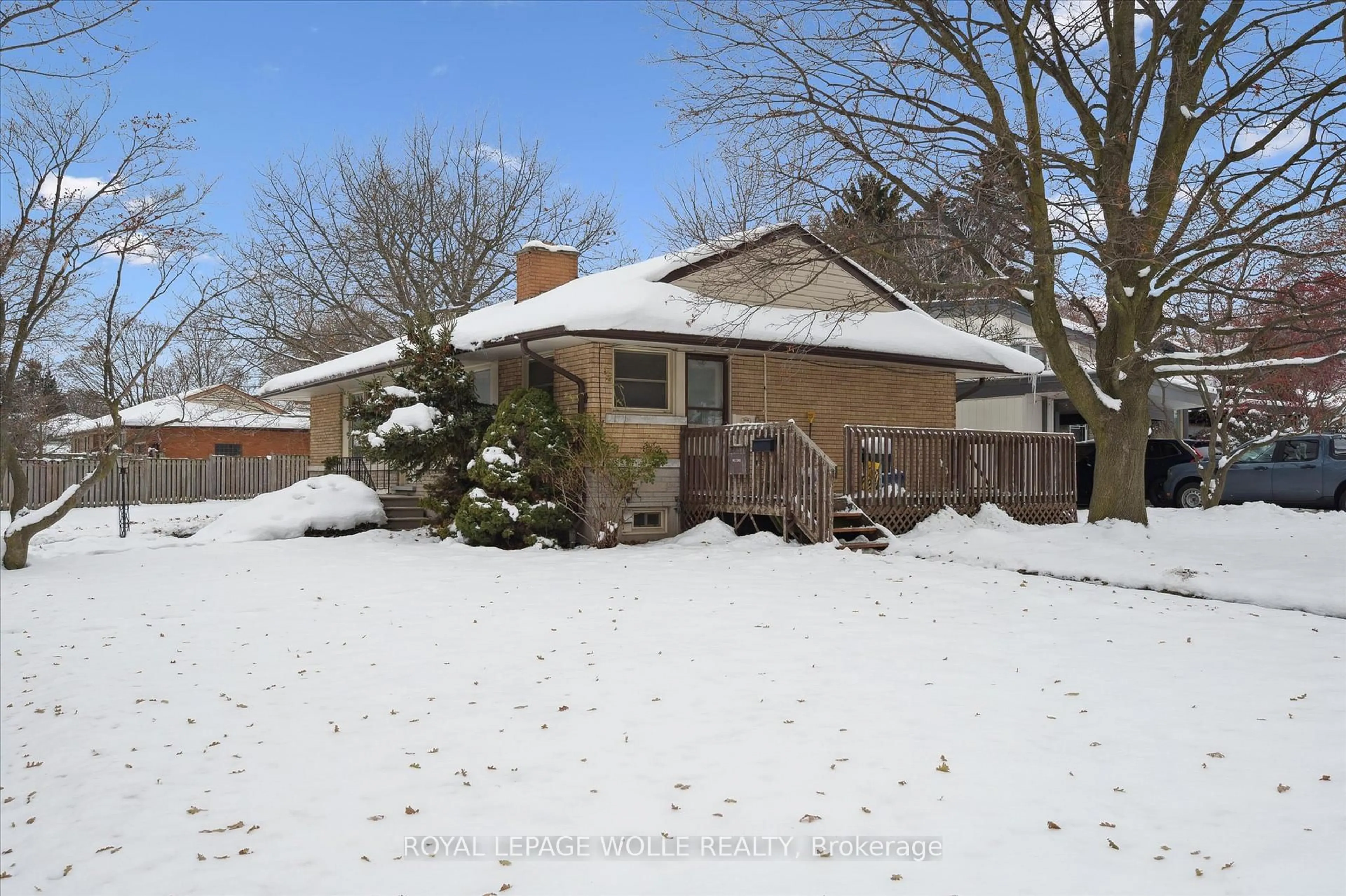 A pic from outside/outdoor area/front of a property/back of a property/a pic from drone, street for 120 Islington Ave, Kitchener Ontario N2B 1P4