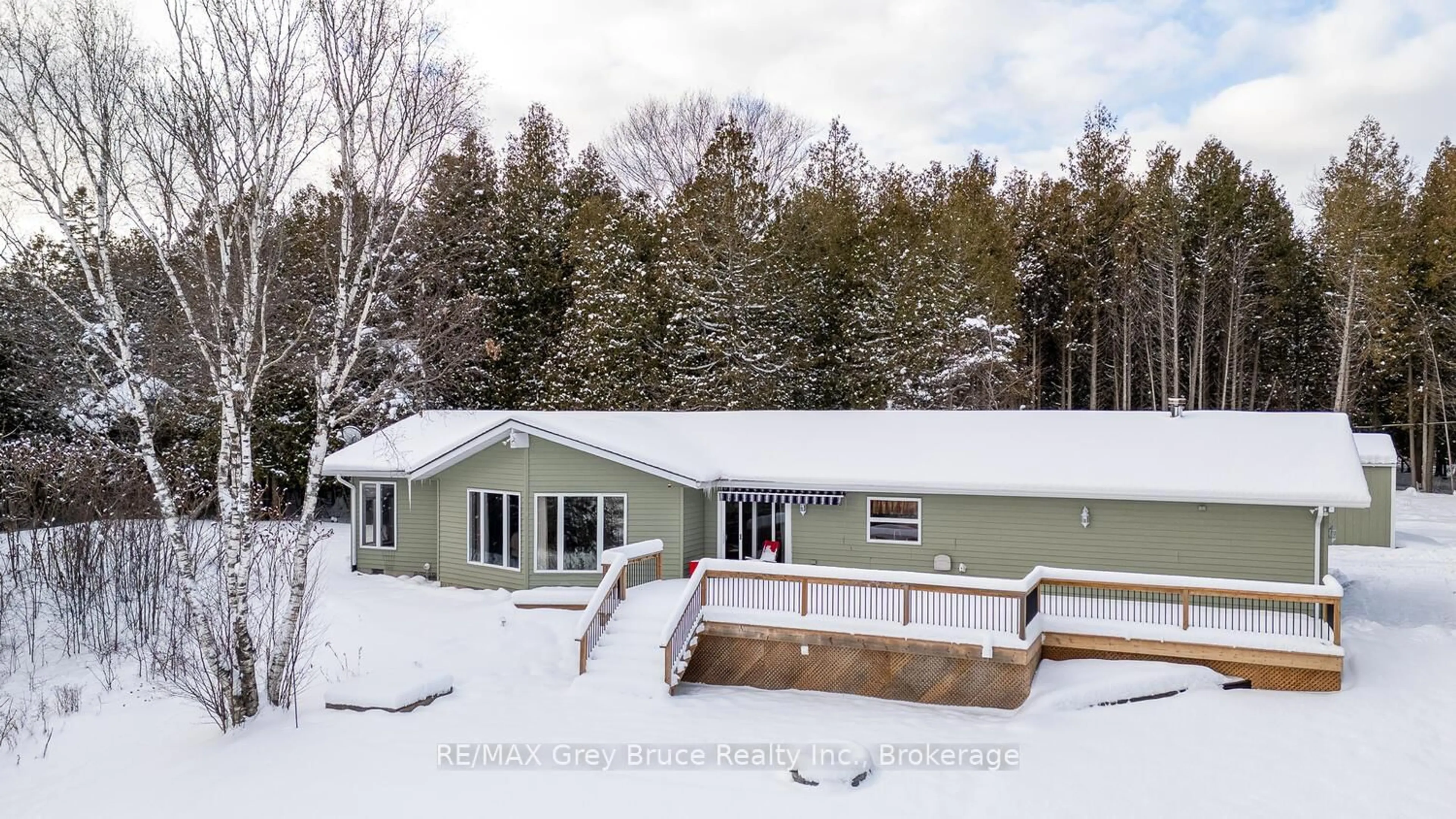 A pic from outside/outdoor area/front of a property/back of a property/a pic from drone, unknown for 109 Widgeon Cove Rd, Northern Bruce Peninsula Ontario N0H 2T0