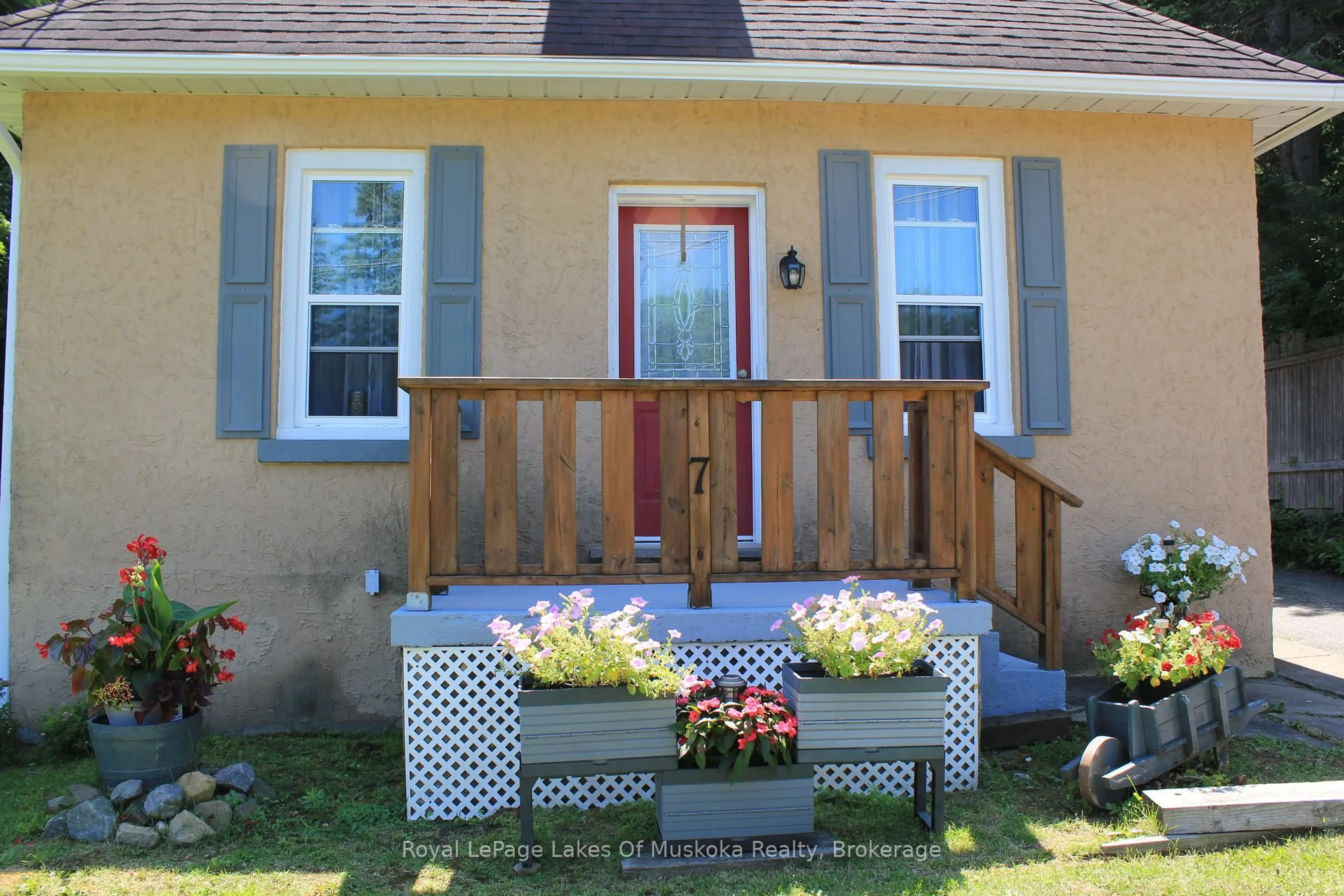 Patio, street for 7 Duncan St, Huntsville Ontario P1H 1V9