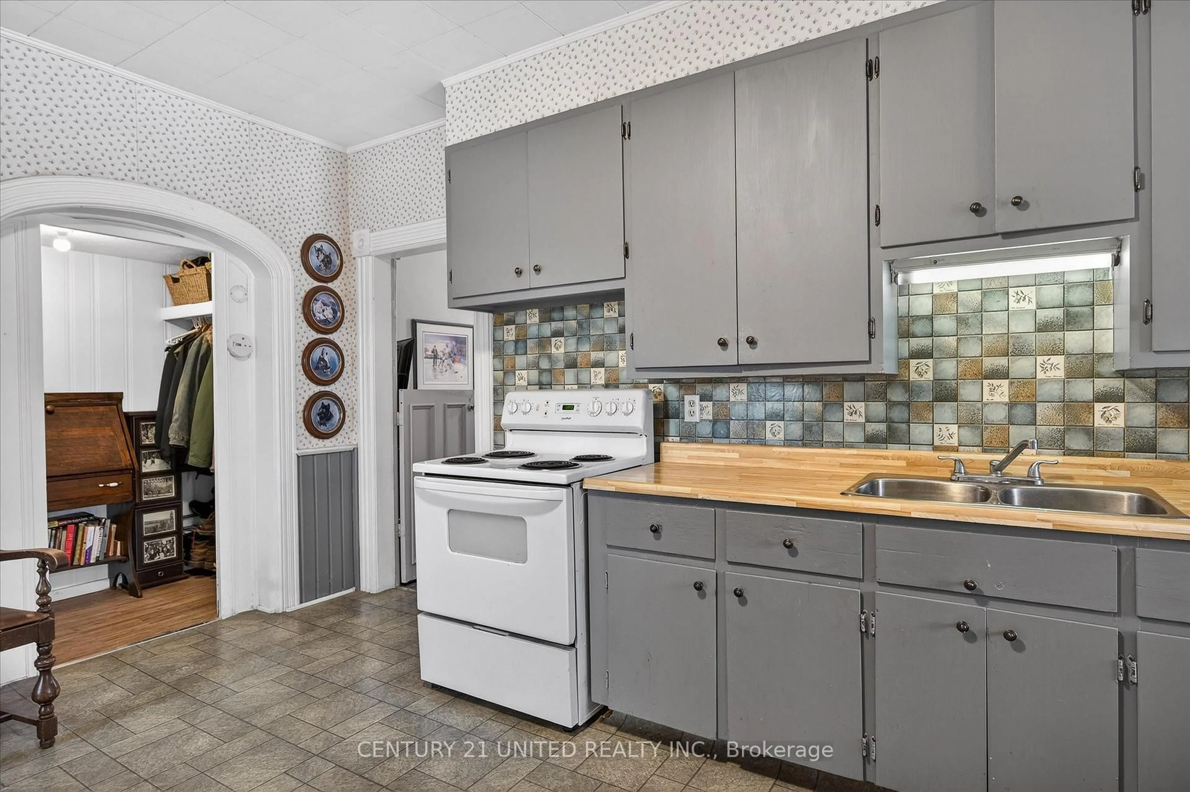 Standard kitchen, ceramic/tile floor for 3 Ann St, Havelock-Belmont-Methuen Ontario K0L 1Z0