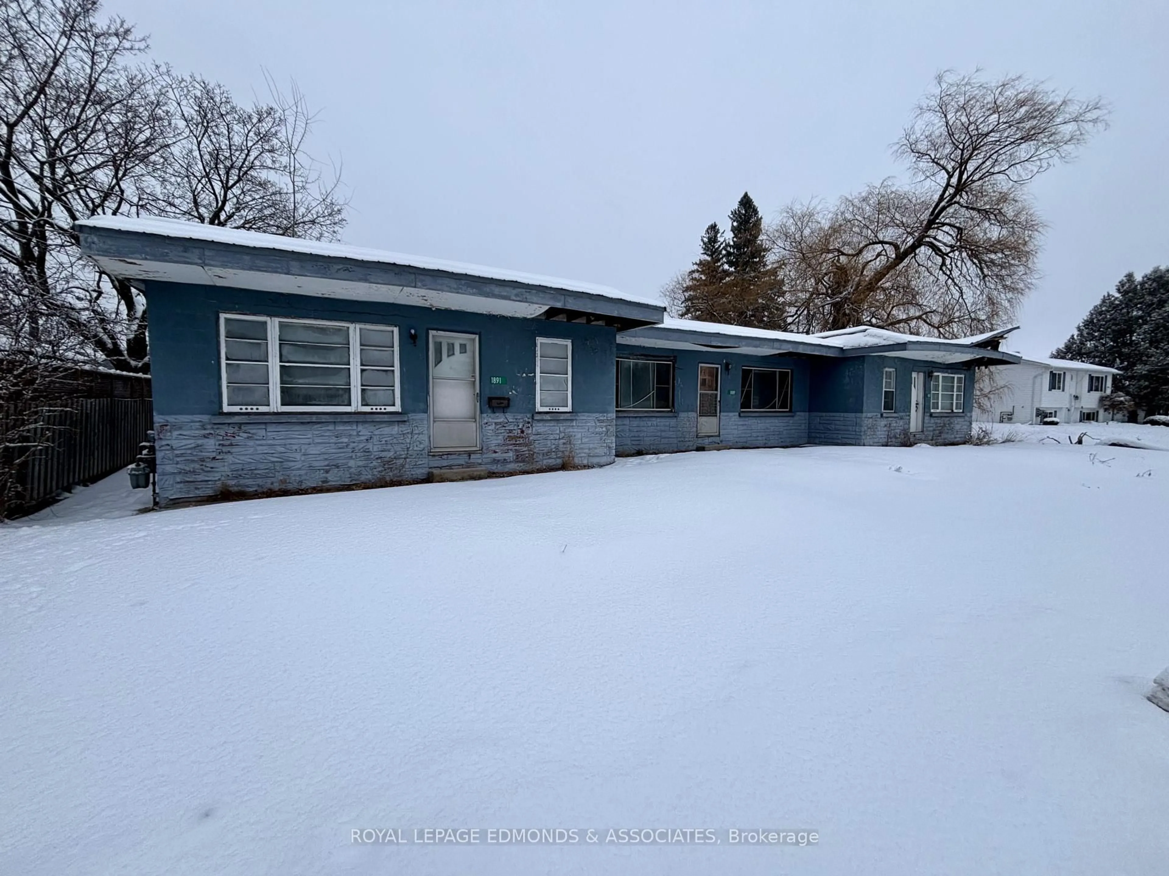 A pic from outside/outdoor area/front of a property/back of a property/a pic from drone, street for 1887 Petawawa Blvd, Petawawa Ontario K8H 7H5