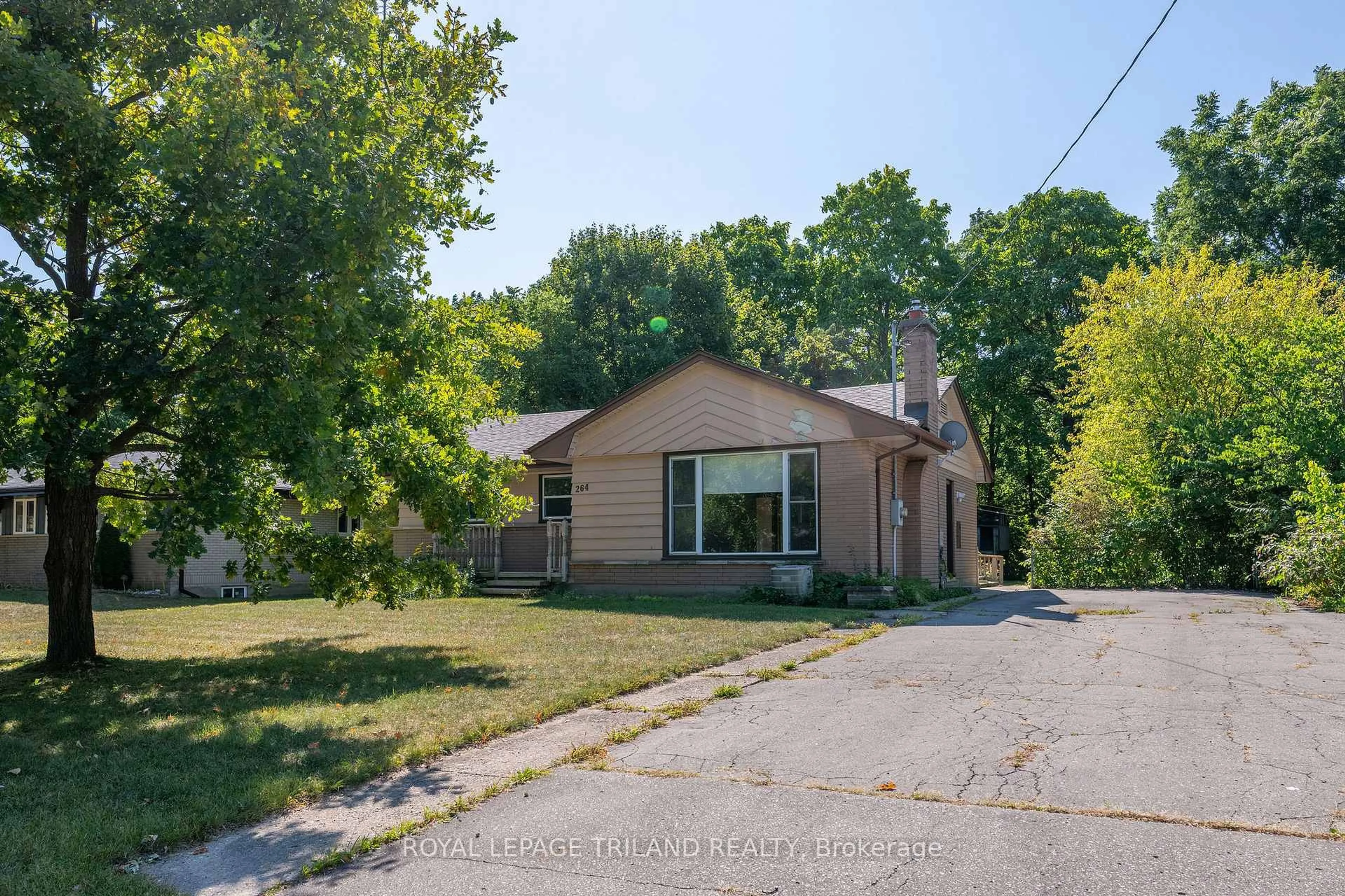 A pic from outside/outdoor area/front of a property/back of a property/a pic from drone, street for 264 Trott Dr, London North Ontario N6G 1B5