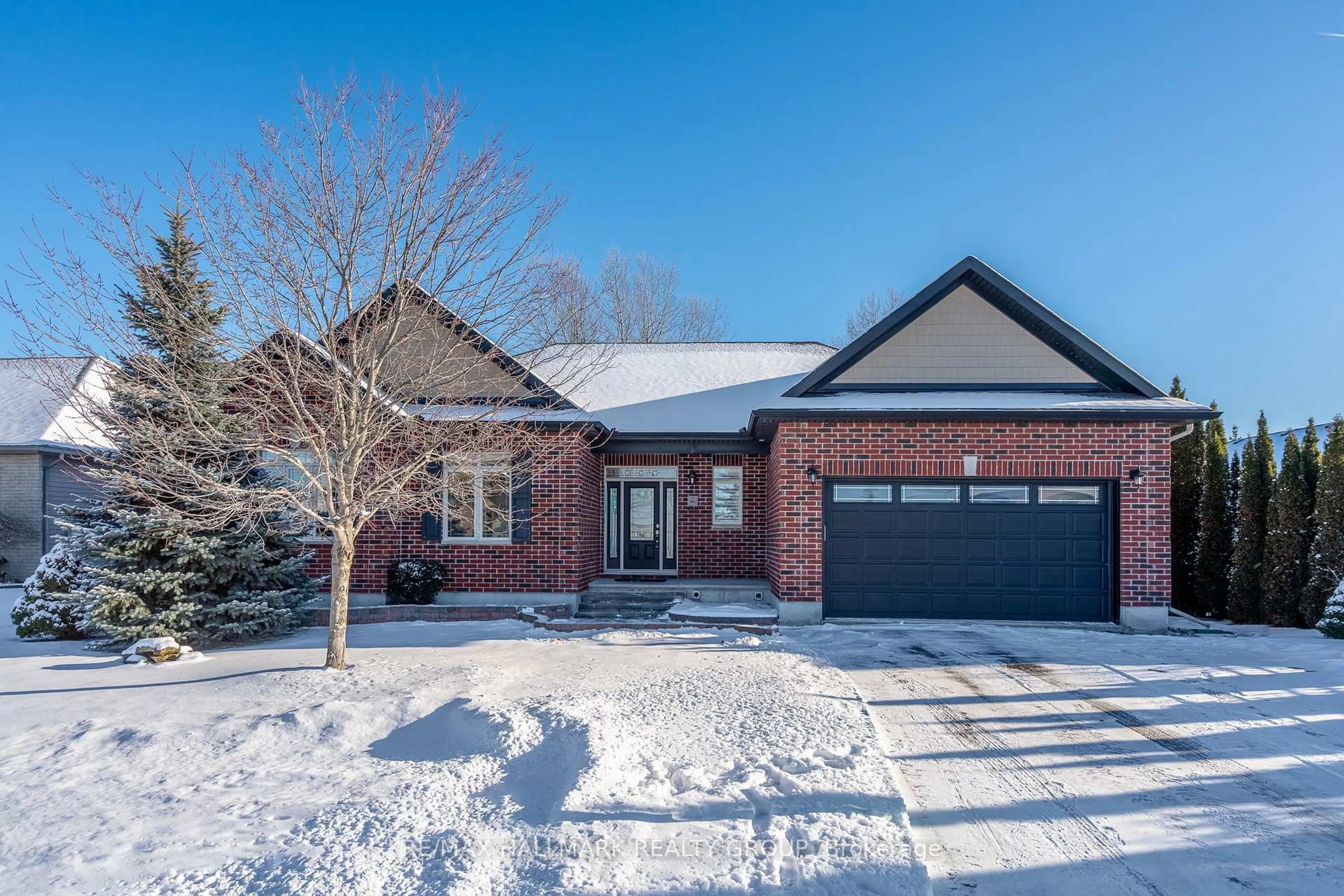 Home with brick exterior material, street for 206 CEDARSTONE St, Richmond Ontario K0A 2Z0