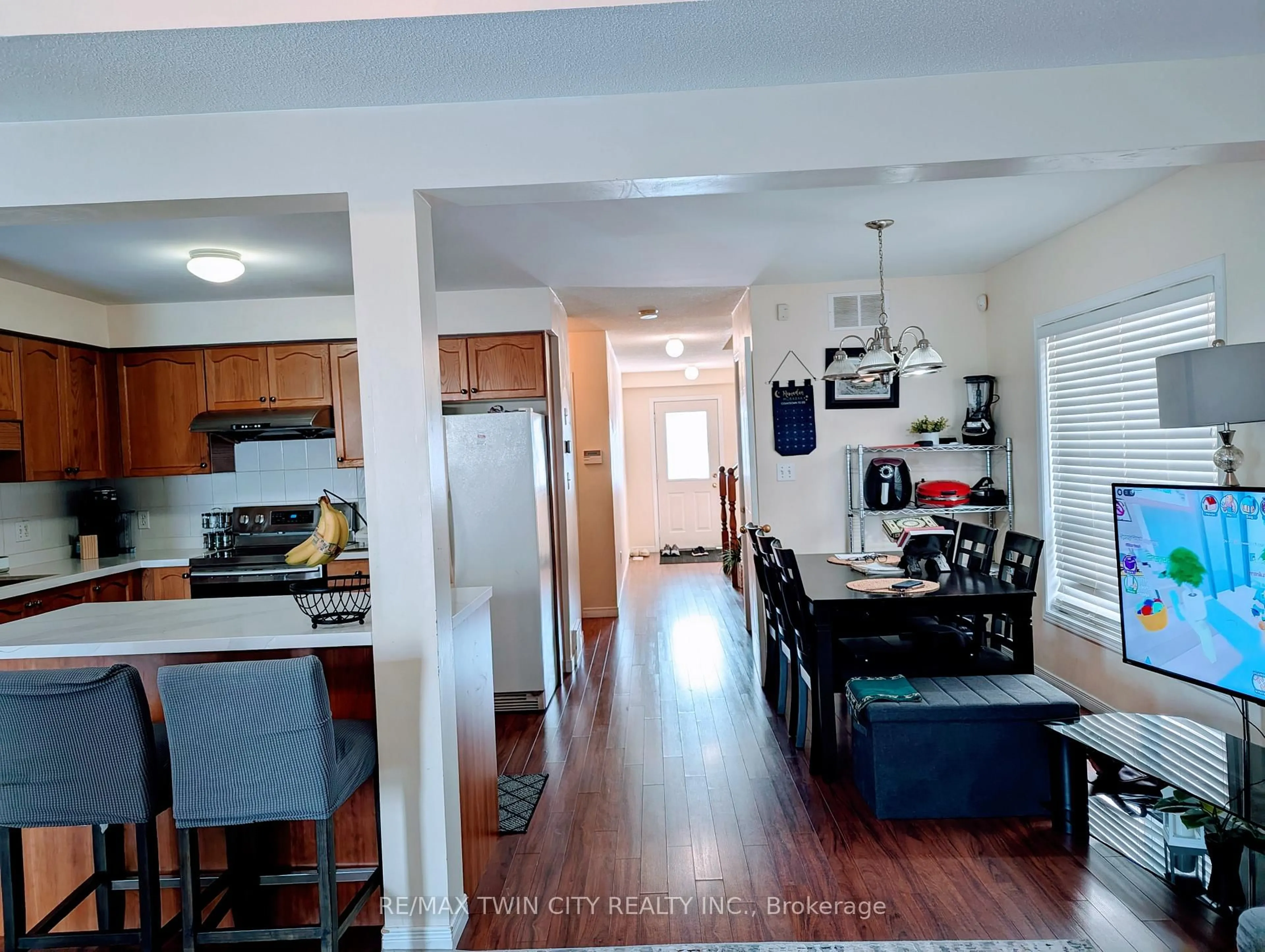 Open concept kitchen, unknown for 520 Chablis Dr, Waterloo Ontario N2T 2X9