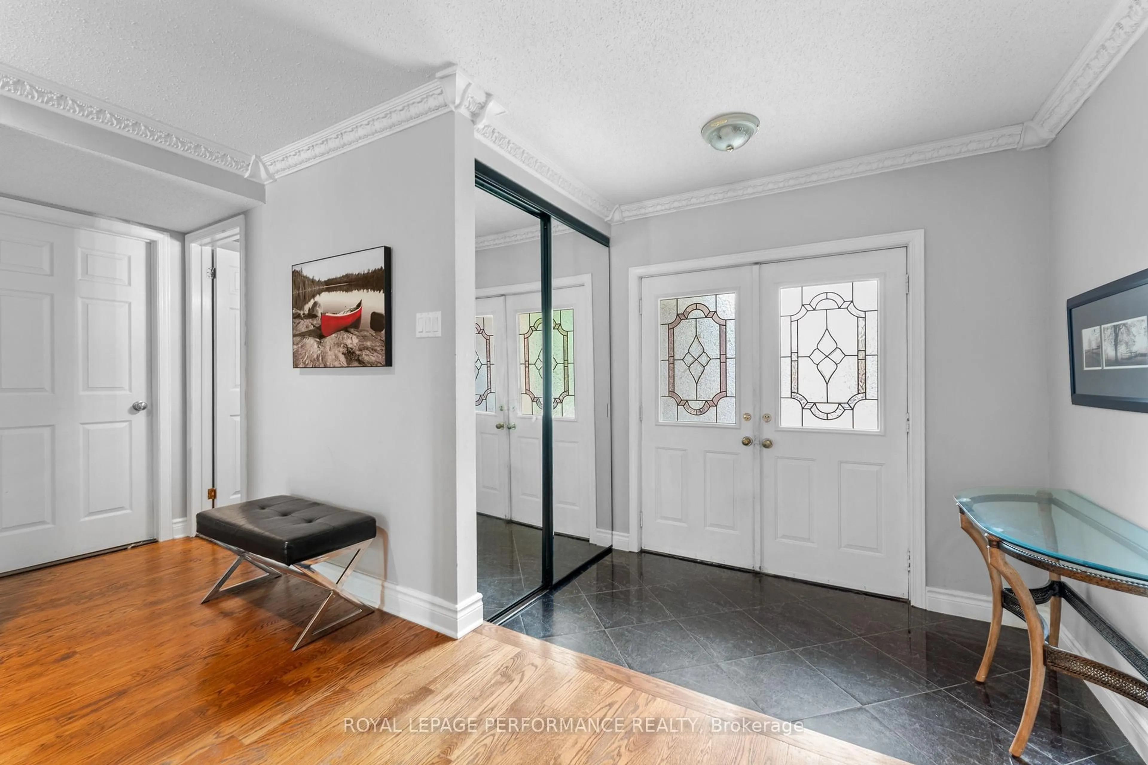 Indoor entryway for 16 Sagamore Crt, Ottawa Ontario K2J 2Y4