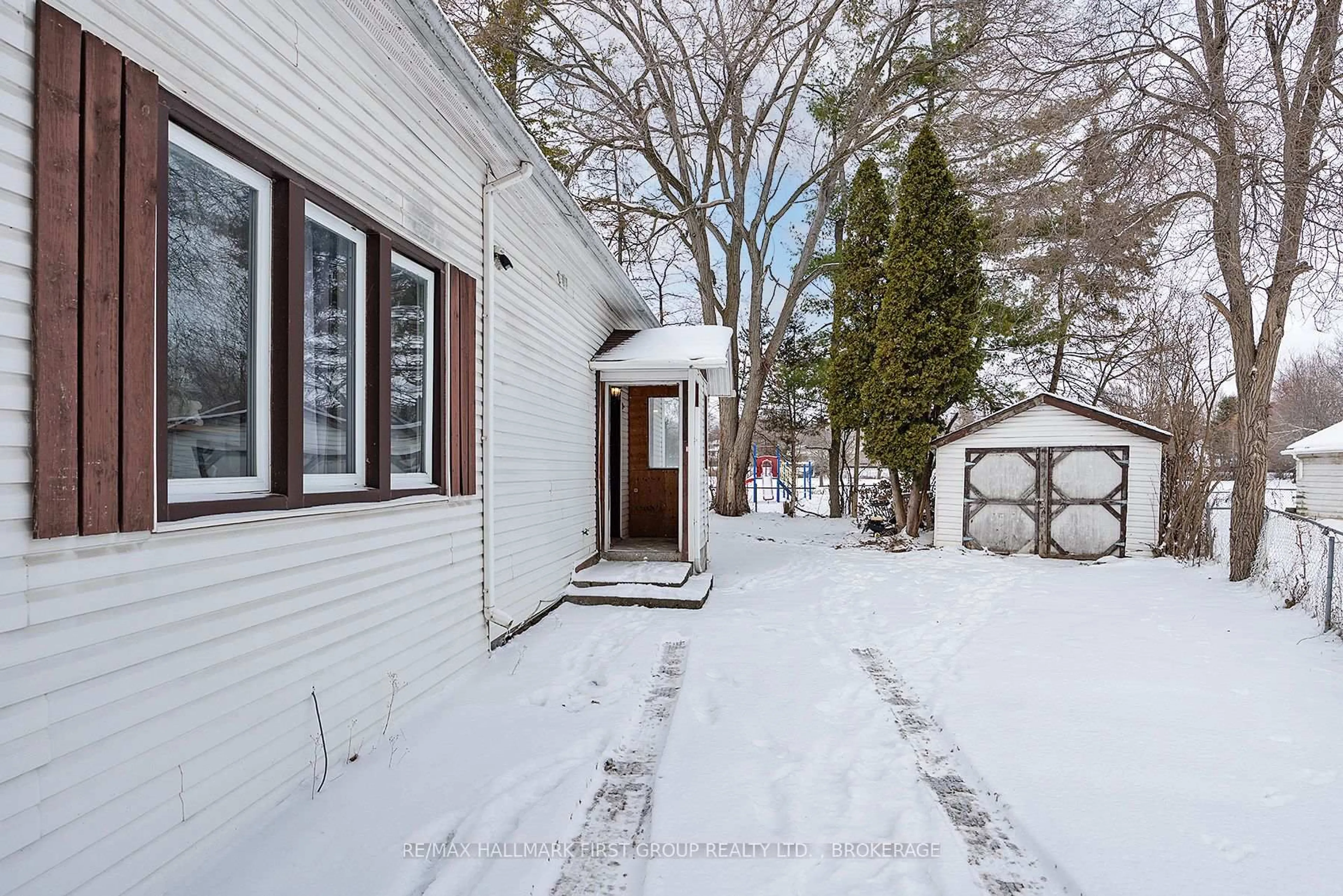 Patio, street for 4069 Bath Rd, Kingston Ontario K7M 4Y6