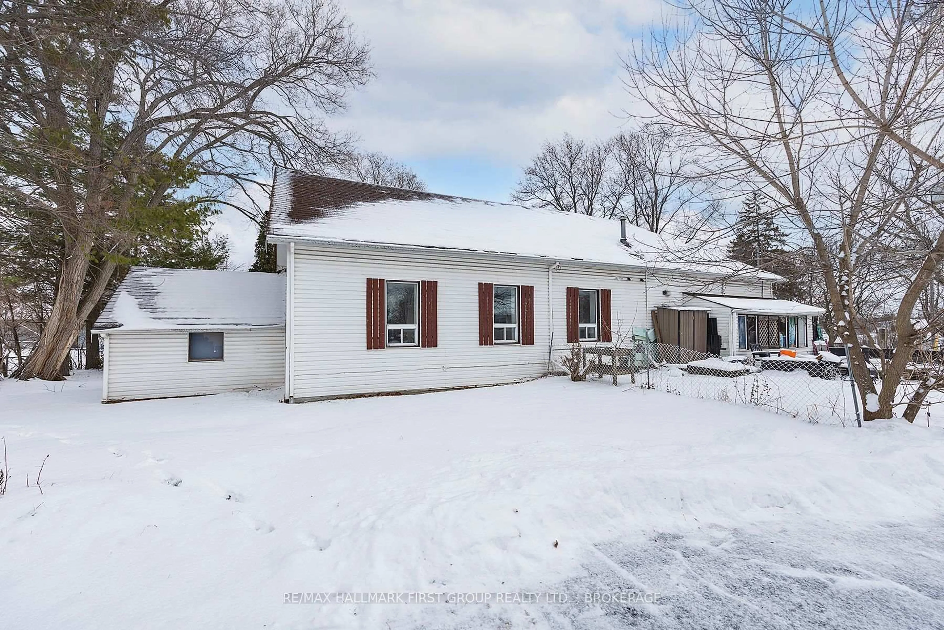 A pic from outside/outdoor area/front of a property/back of a property/a pic from drone, building for 4069 Bath Rd, Kingston Ontario K7M 4Y6