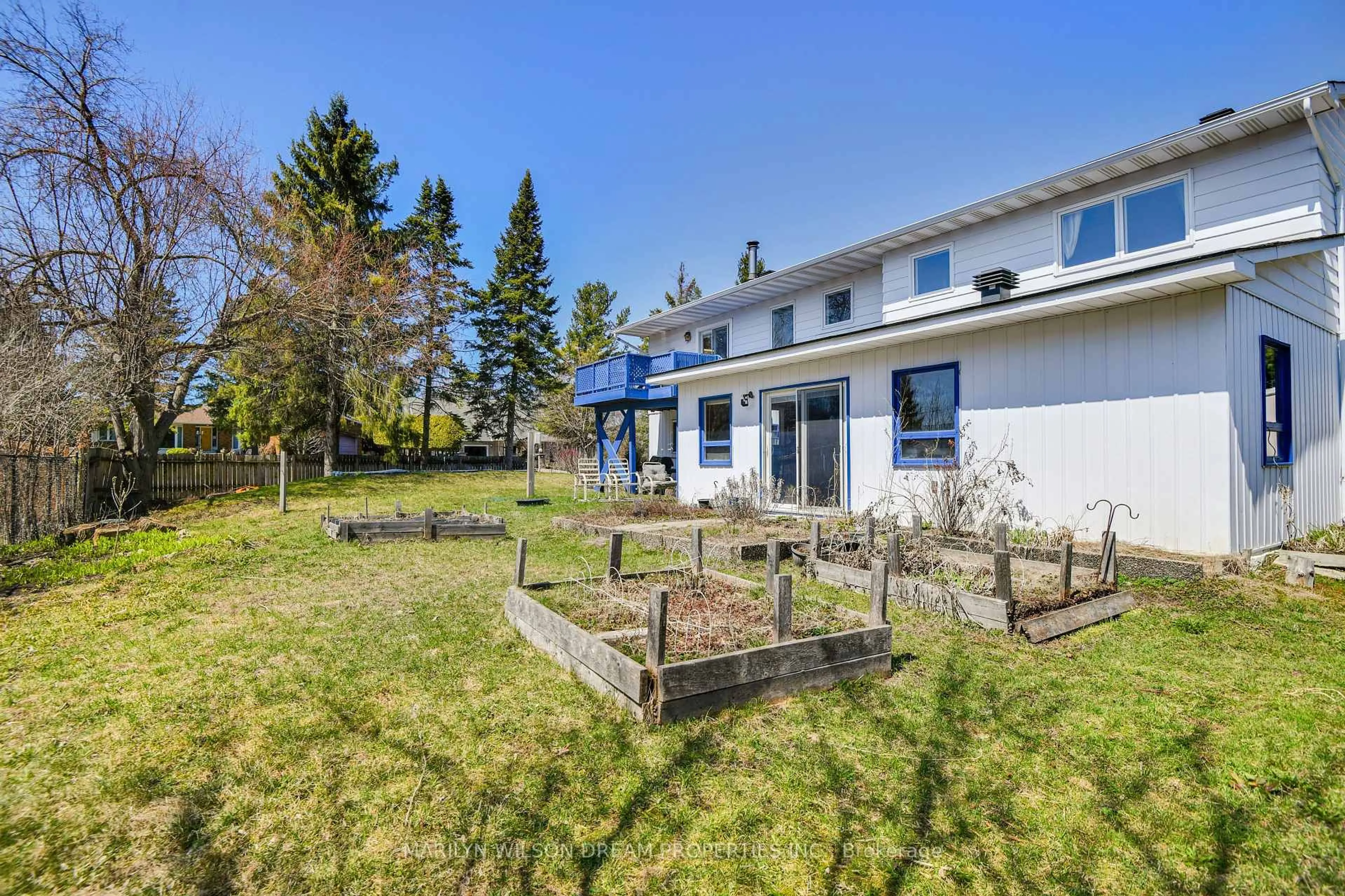 A pic from outside/outdoor area/front of a property/back of a property/a pic from drone, unknown for 136 James Cummings Ave, Ottawa Ontario K2H 8E1