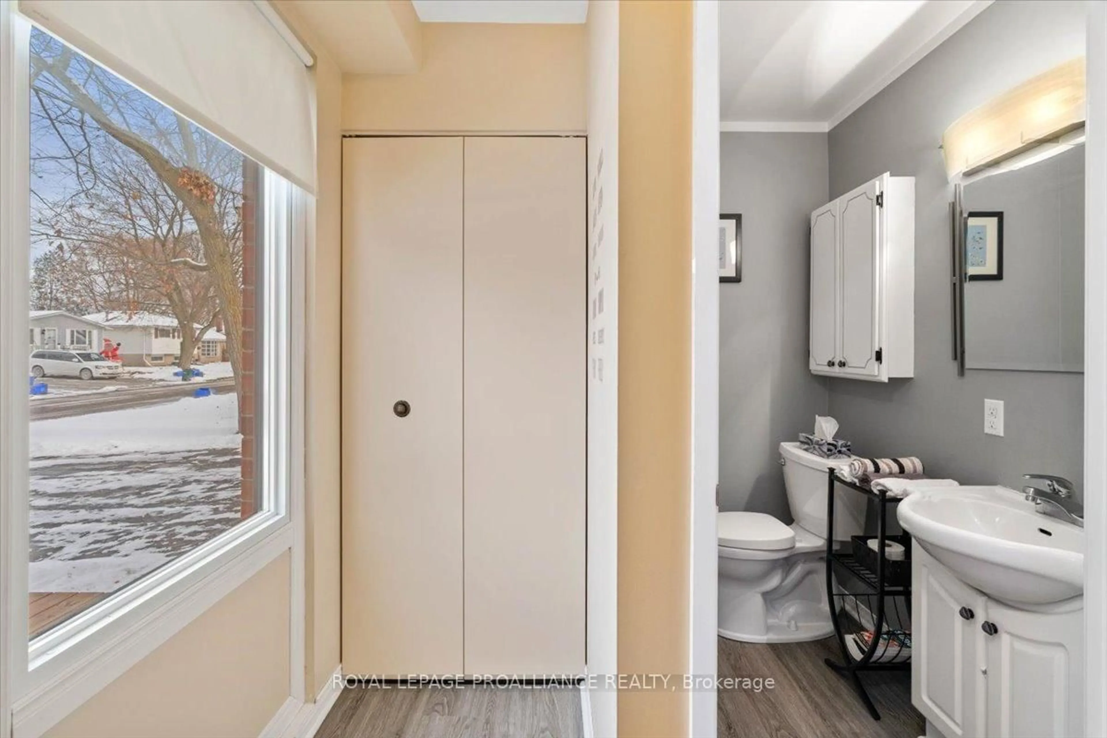 Indoor entryway for 20 McQuade Dr, Quinte West Ontario K8V 2G3