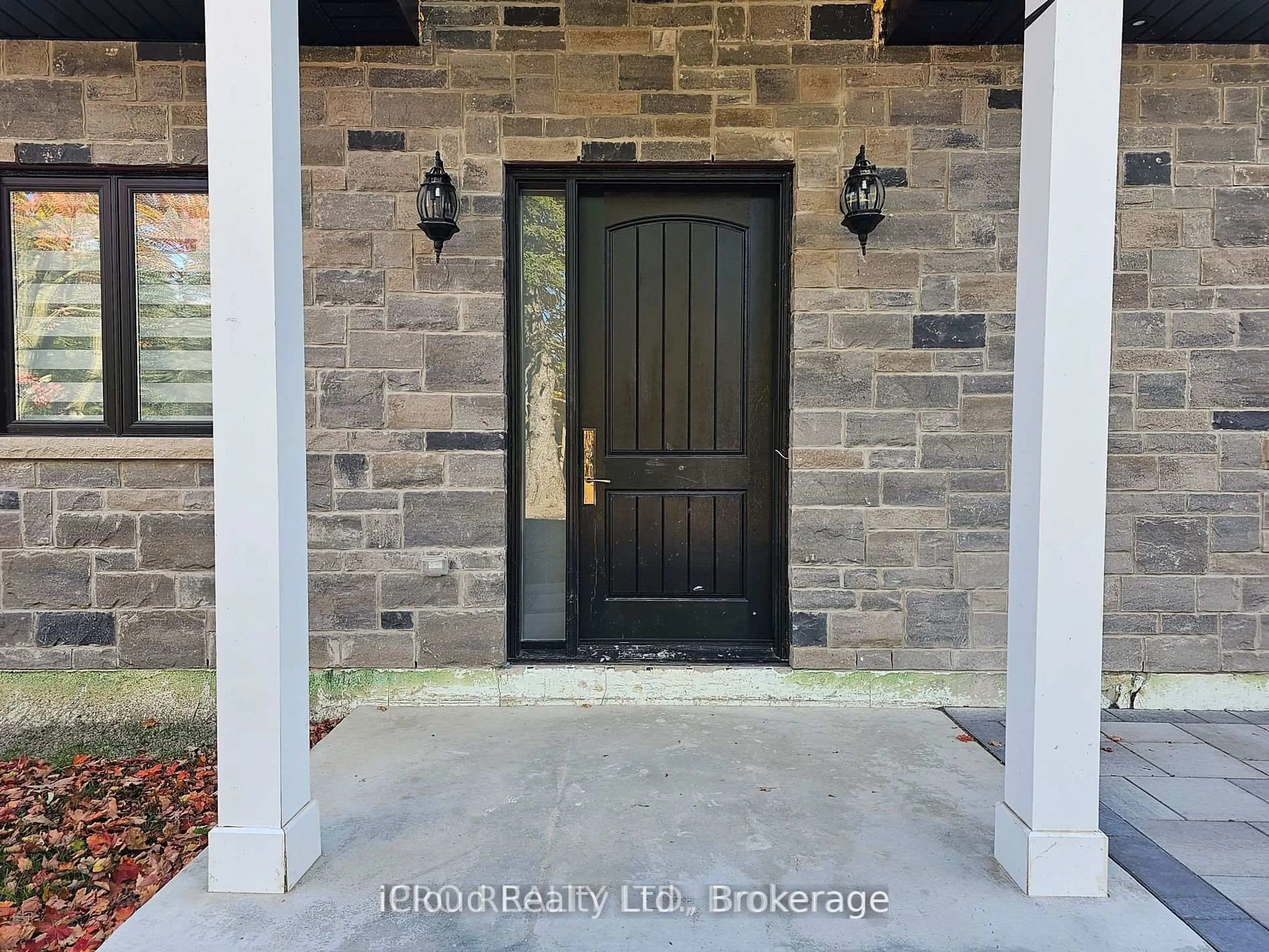 Indoor entryway for 5826 Third Line, Erin Ontario N0B 1Z0