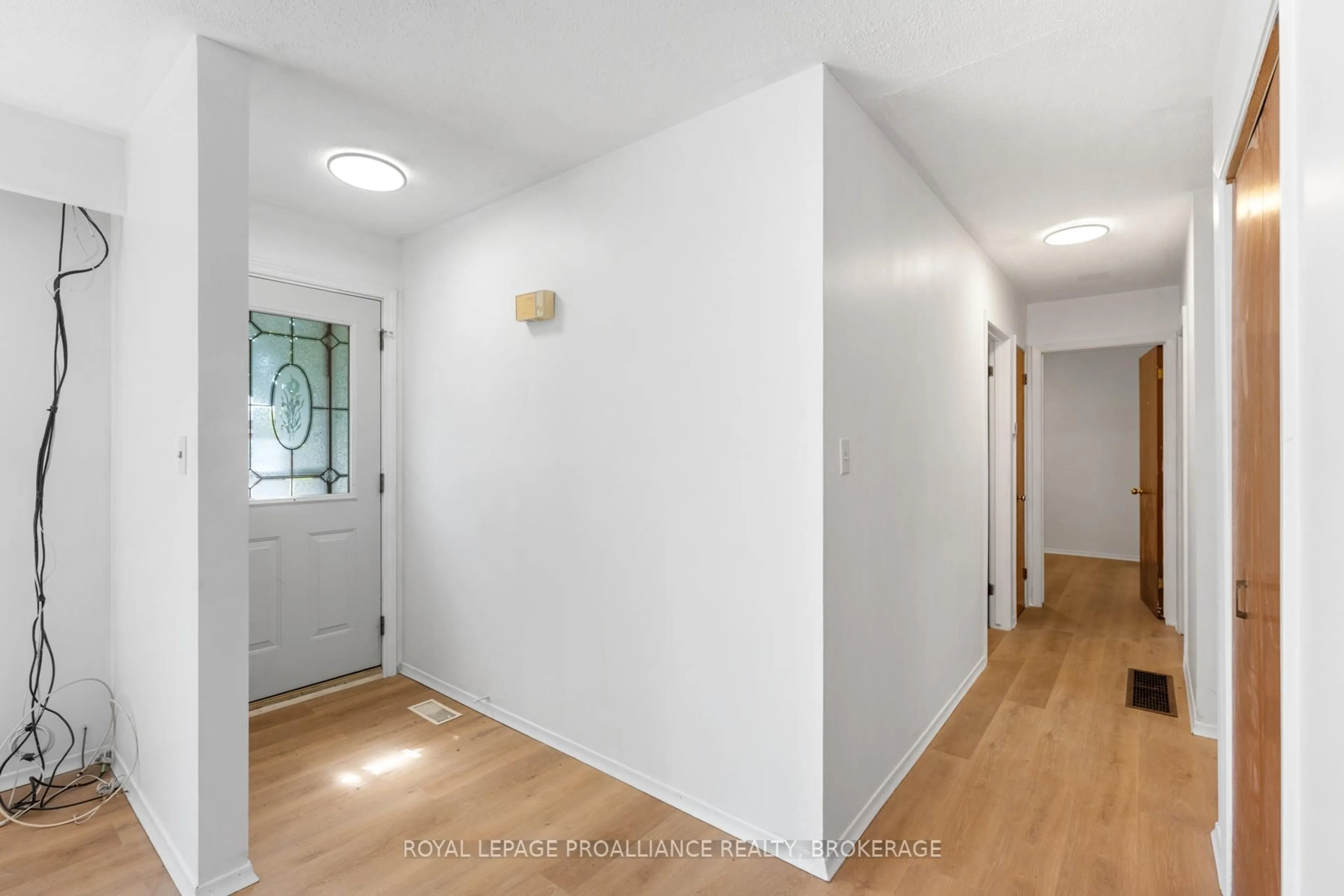 Indoor entryway for 5 Armour Cres, Quinte West Ontario K8V 2V9