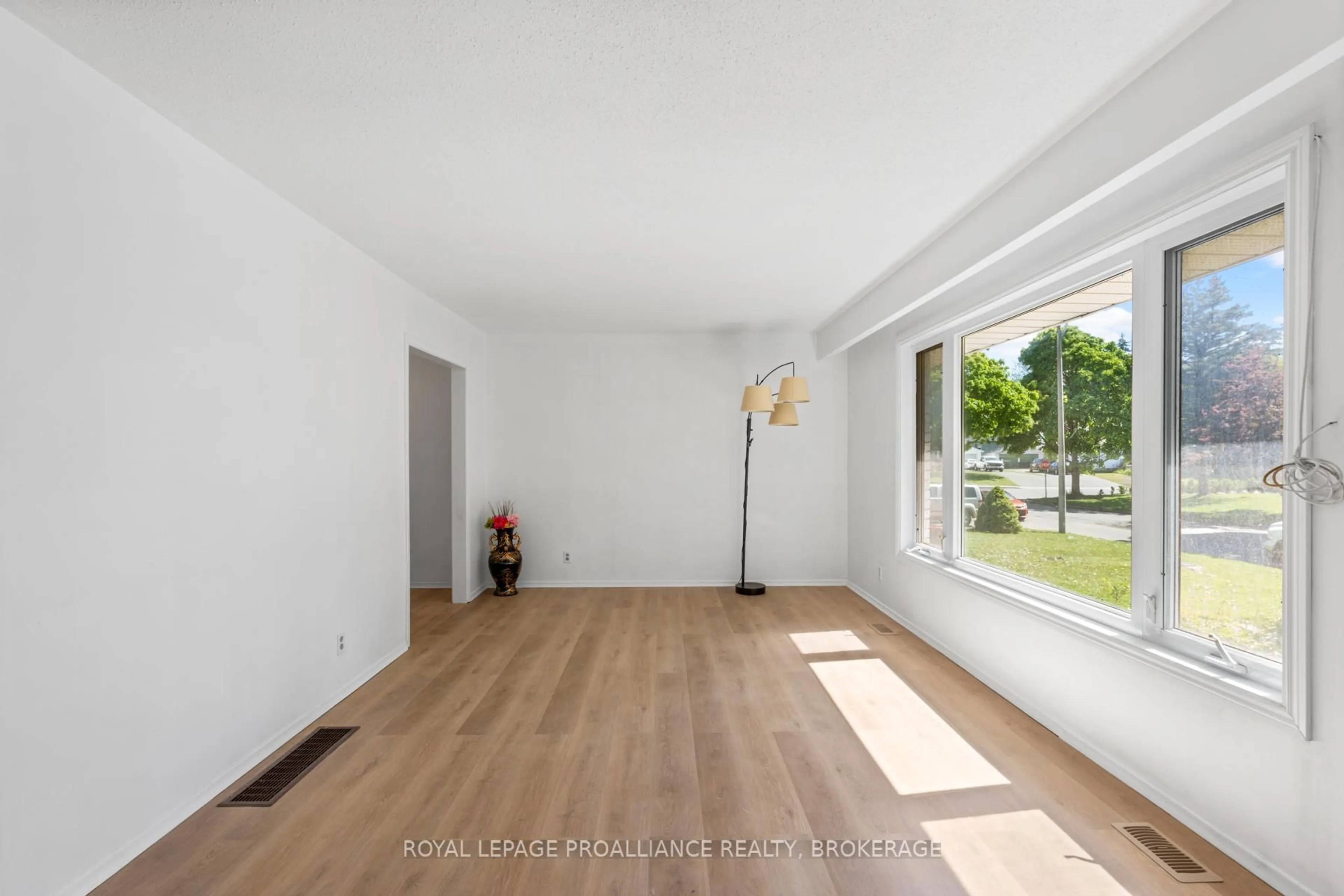 Unknown for 5 Armour Cres, Quinte West Ontario K8V 2V9