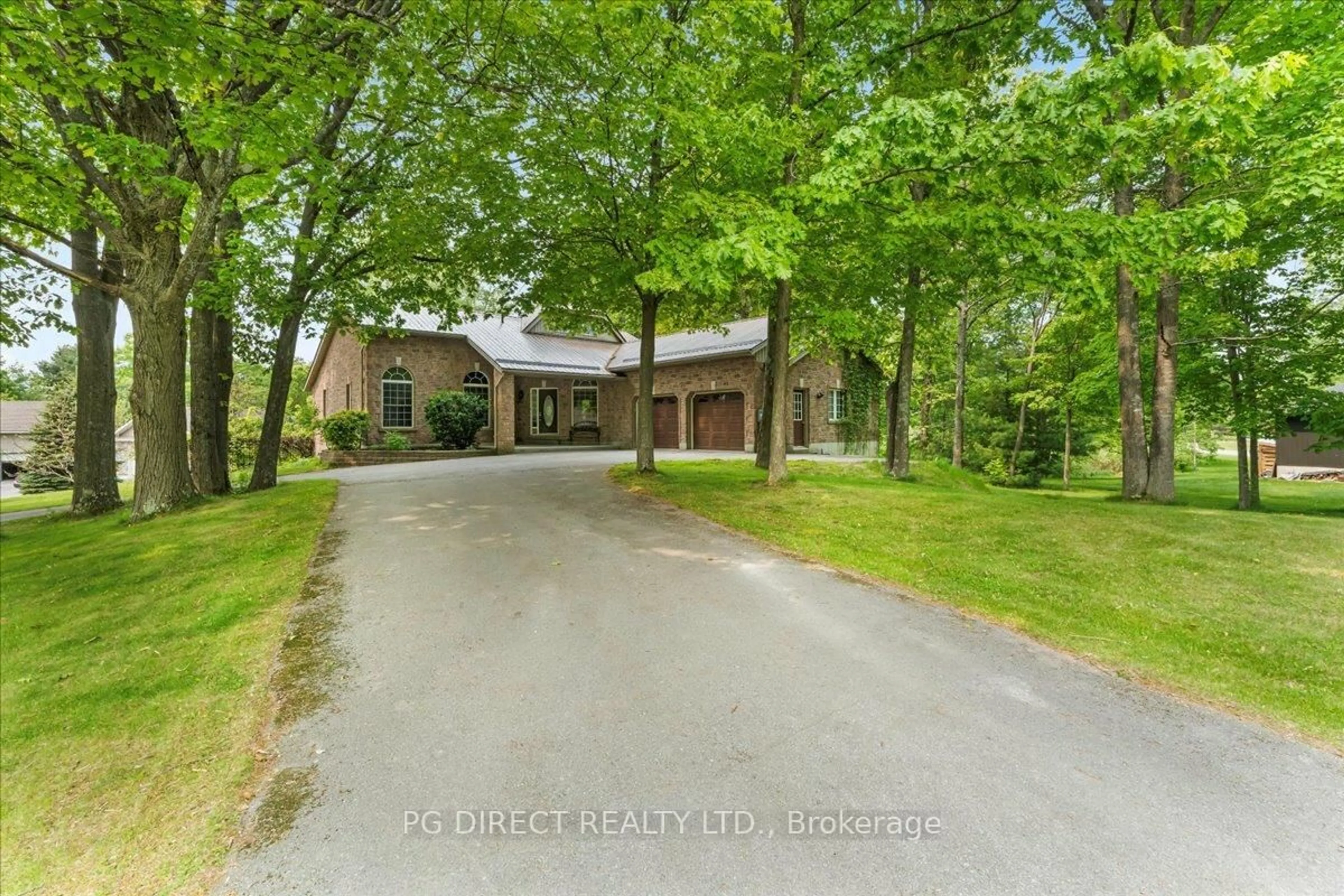 A pic from outside/outdoor area/front of a property/back of a property/a pic from drone, unknown for 10 Fraserglen Crt, Ingleside Ontario K8V 5P4