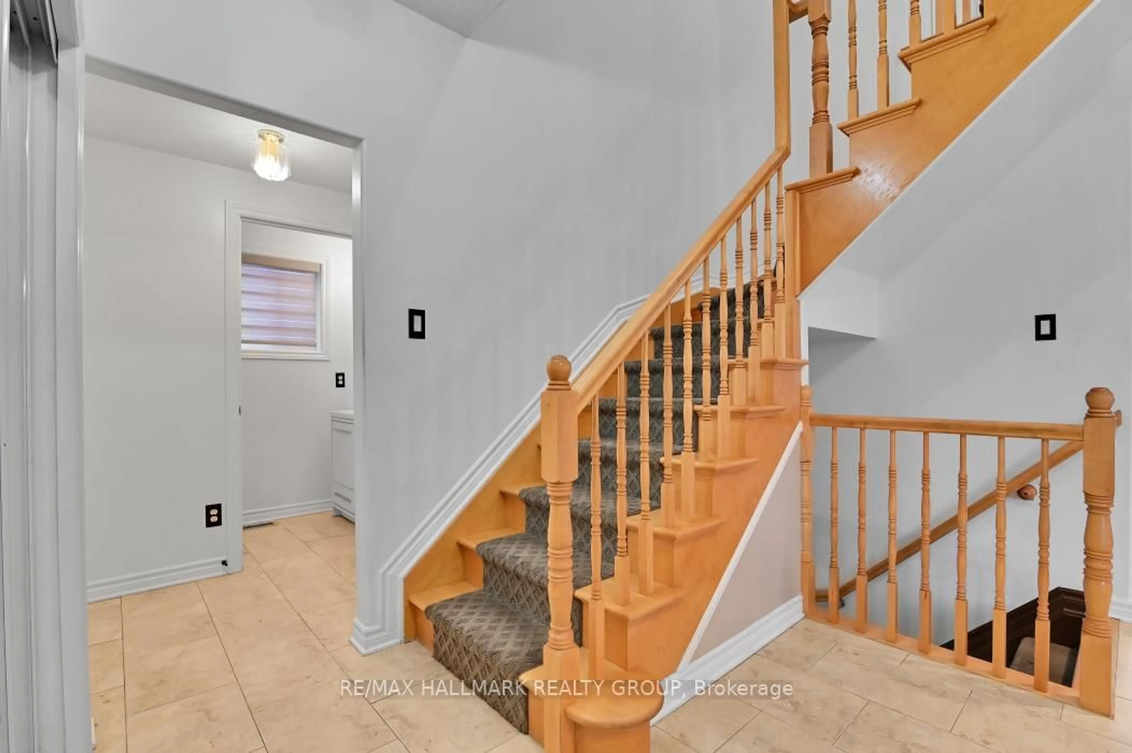 Unknown for 702 Mud Creek Cres, Ottawa Ontario K1V 1W3