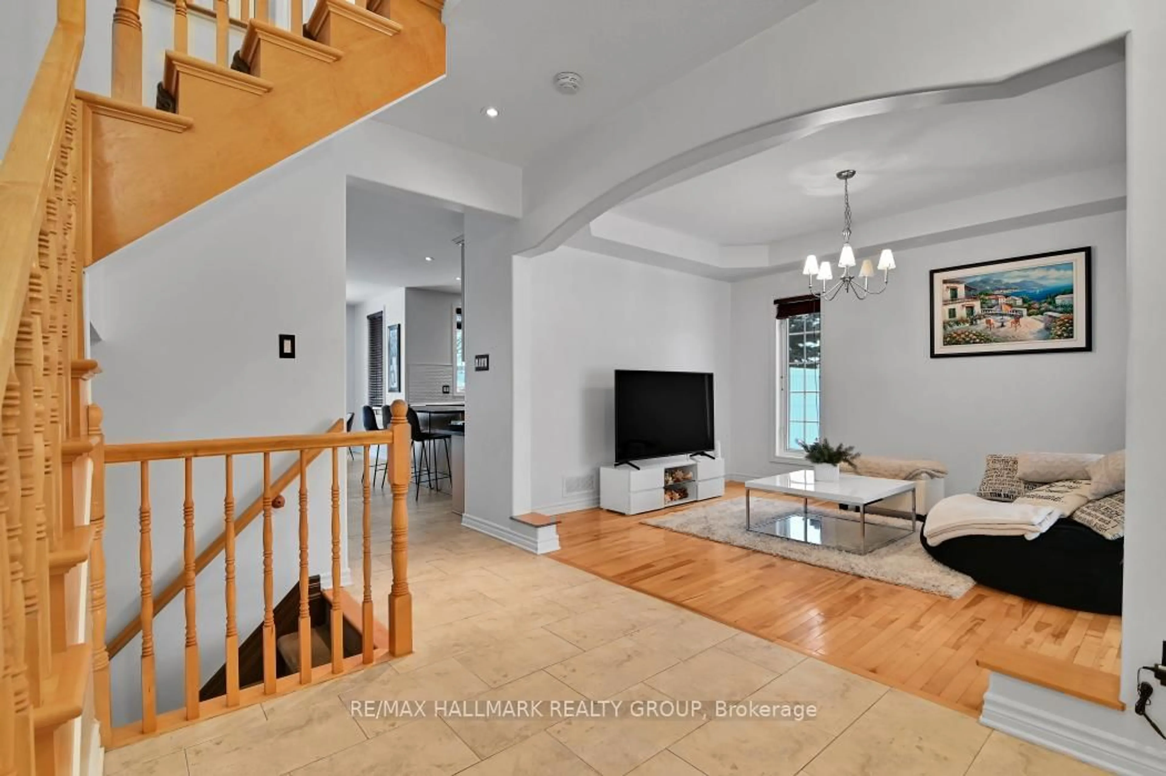 Unknown for 702 Mud Creek Cres, Ottawa Ontario K1V 1W3