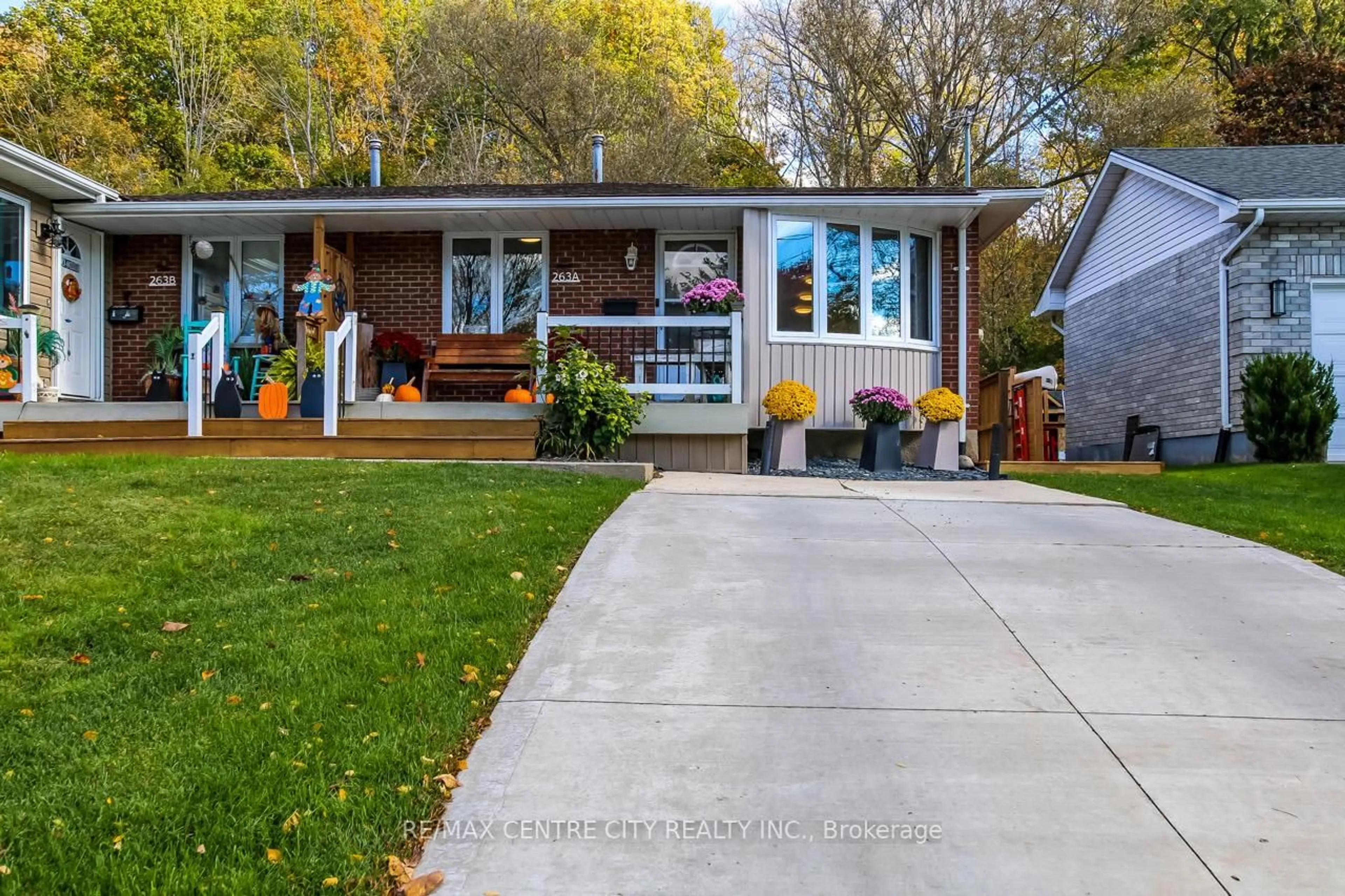 Home with vinyl exterior material, street for 263 Frances St #A, Central Elgin Ontario N5L 1A8