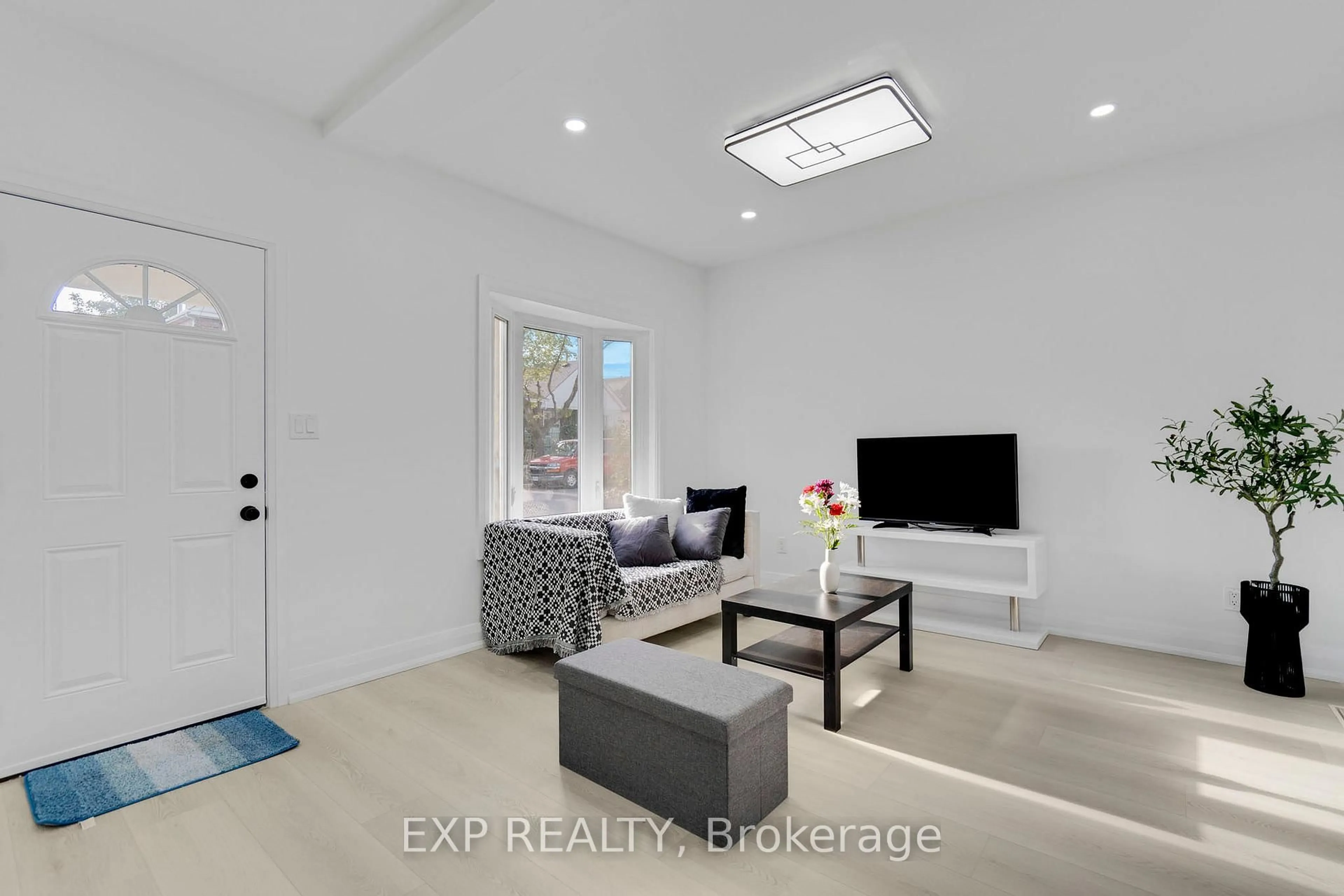 A pic of a room for 217 Fairfield Ave, Hamilton Ontario L8H 5H5