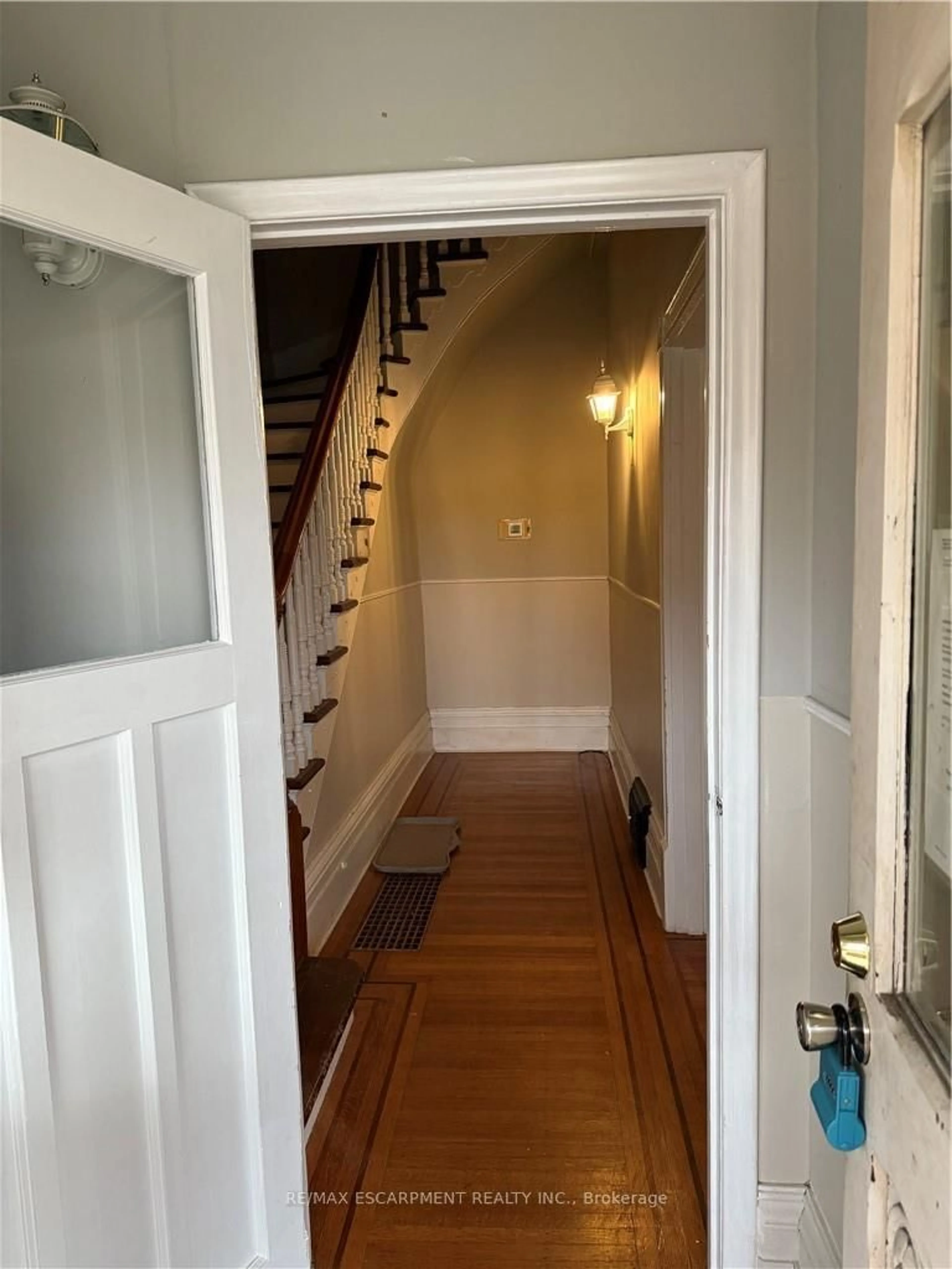 Unknown for 105 Wellington St, Hamilton Ontario L8W 2R3