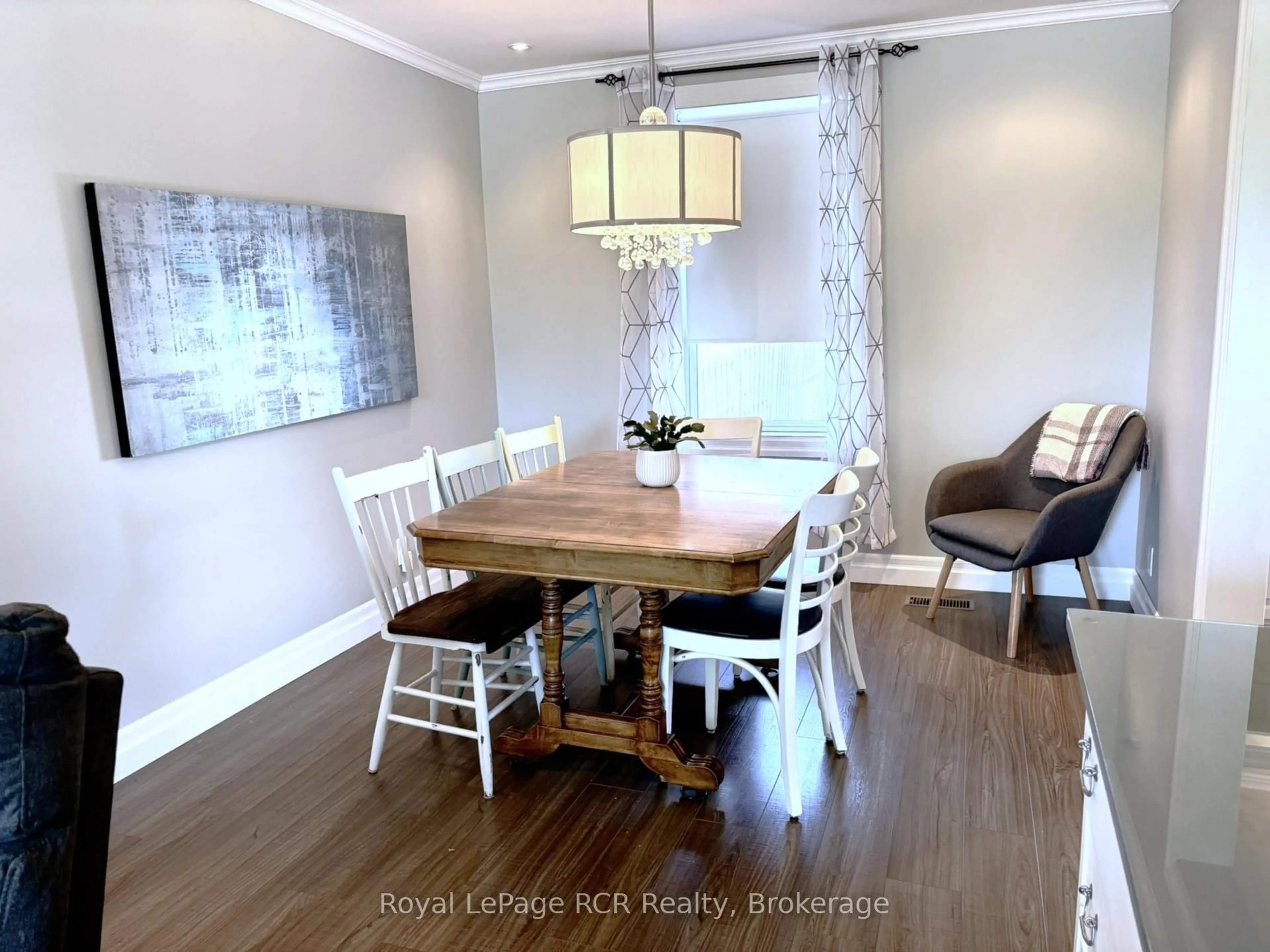 Dining room, wood/laminate floor for 1198 2nd Ave, Owen Sound Ontario N4K 4N2