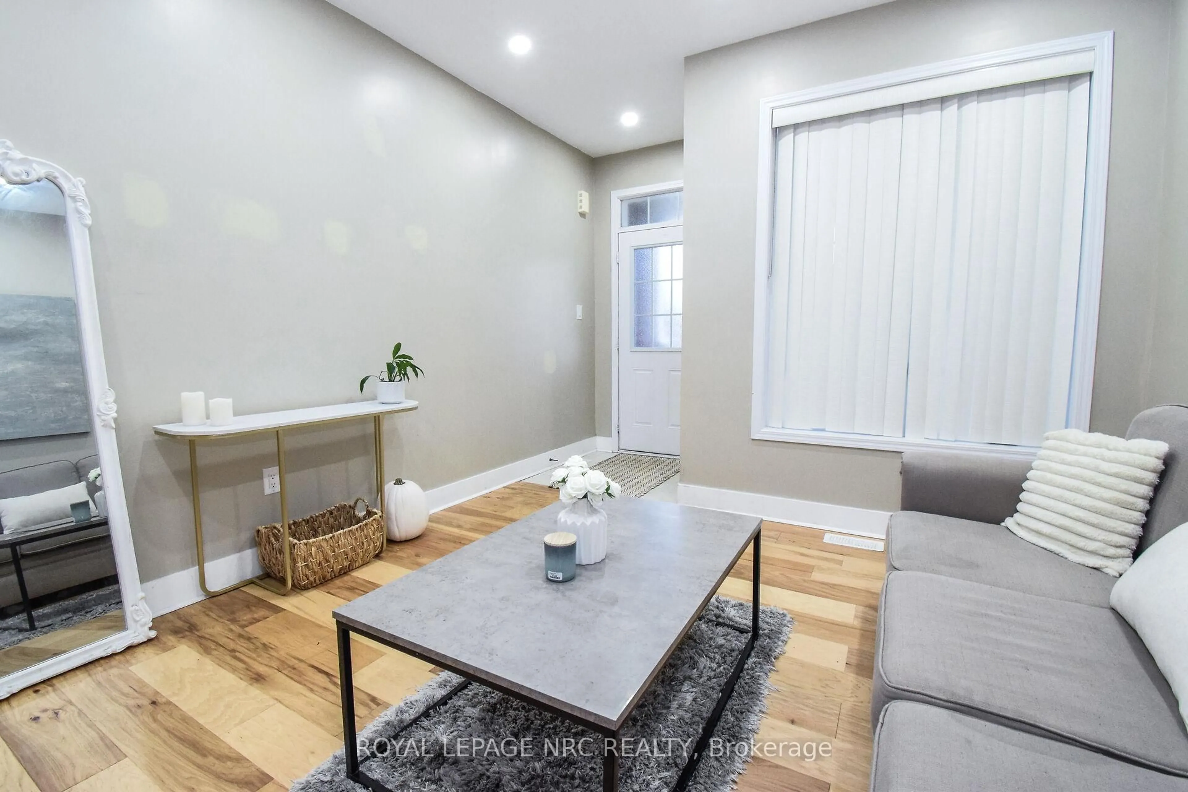 Living room with furniture, unknown for 7794 Sassafras Tr, Niagara Falls Ontario L2H 0N5