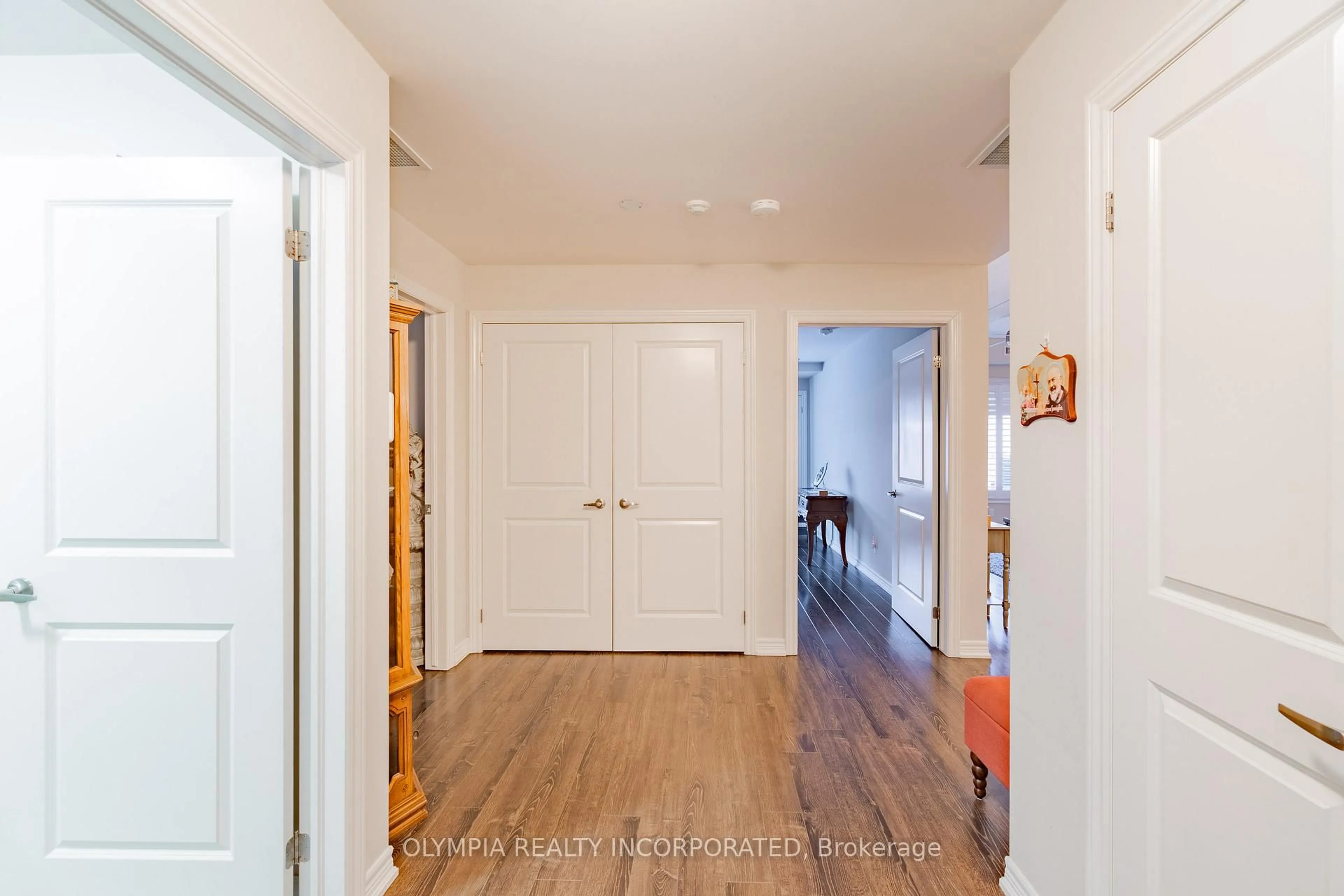 Indoor entryway for 4464 Pettit Ave #117, Niagara Falls Ontario L2E 0B4