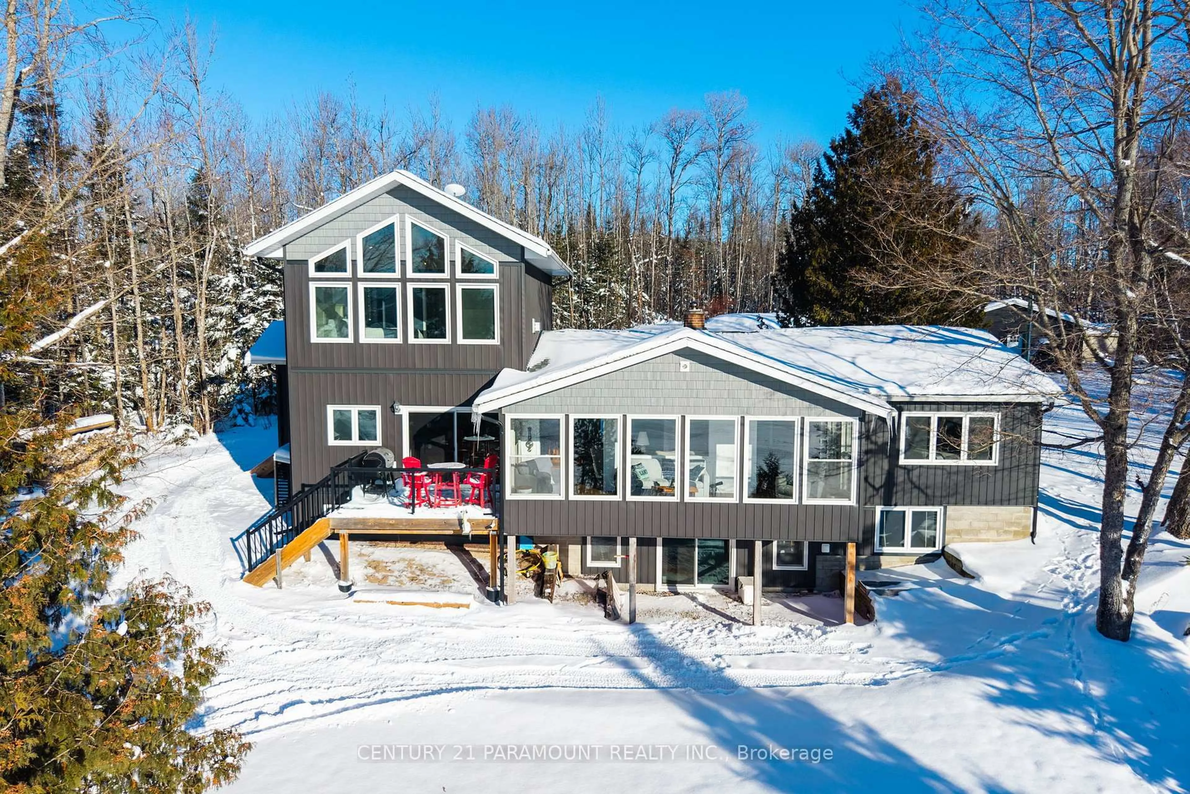 A pic from outside/outdoor area/front of a property/back of a property/a pic from drone, water/lake/river/ocean view for 126 CHAPMAN Dr, Magnetawan Ontario P0A 1P0