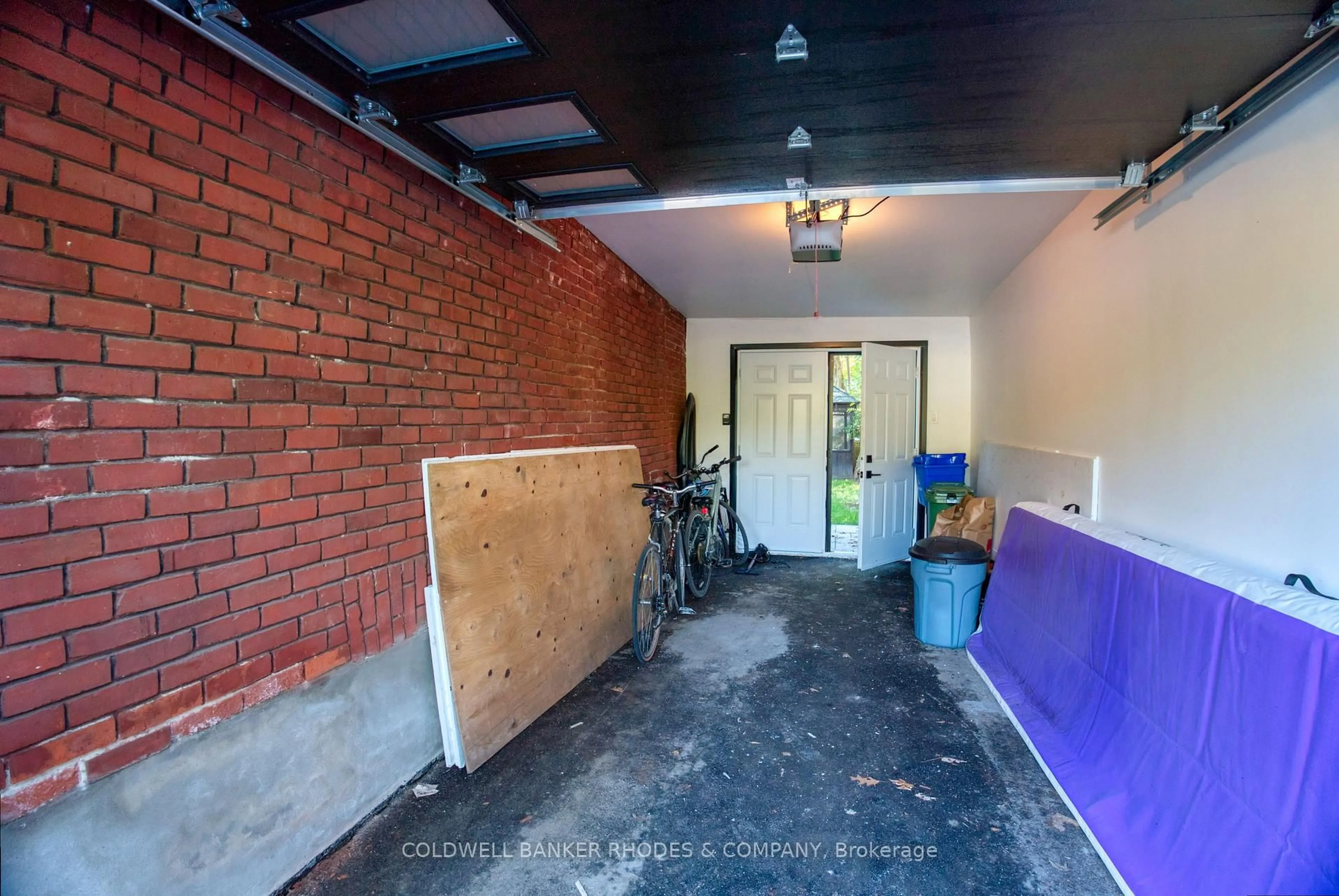 Indoor garage for 191 SPRINGFIELD Rd, Ottawa Ontario K1M 1C3