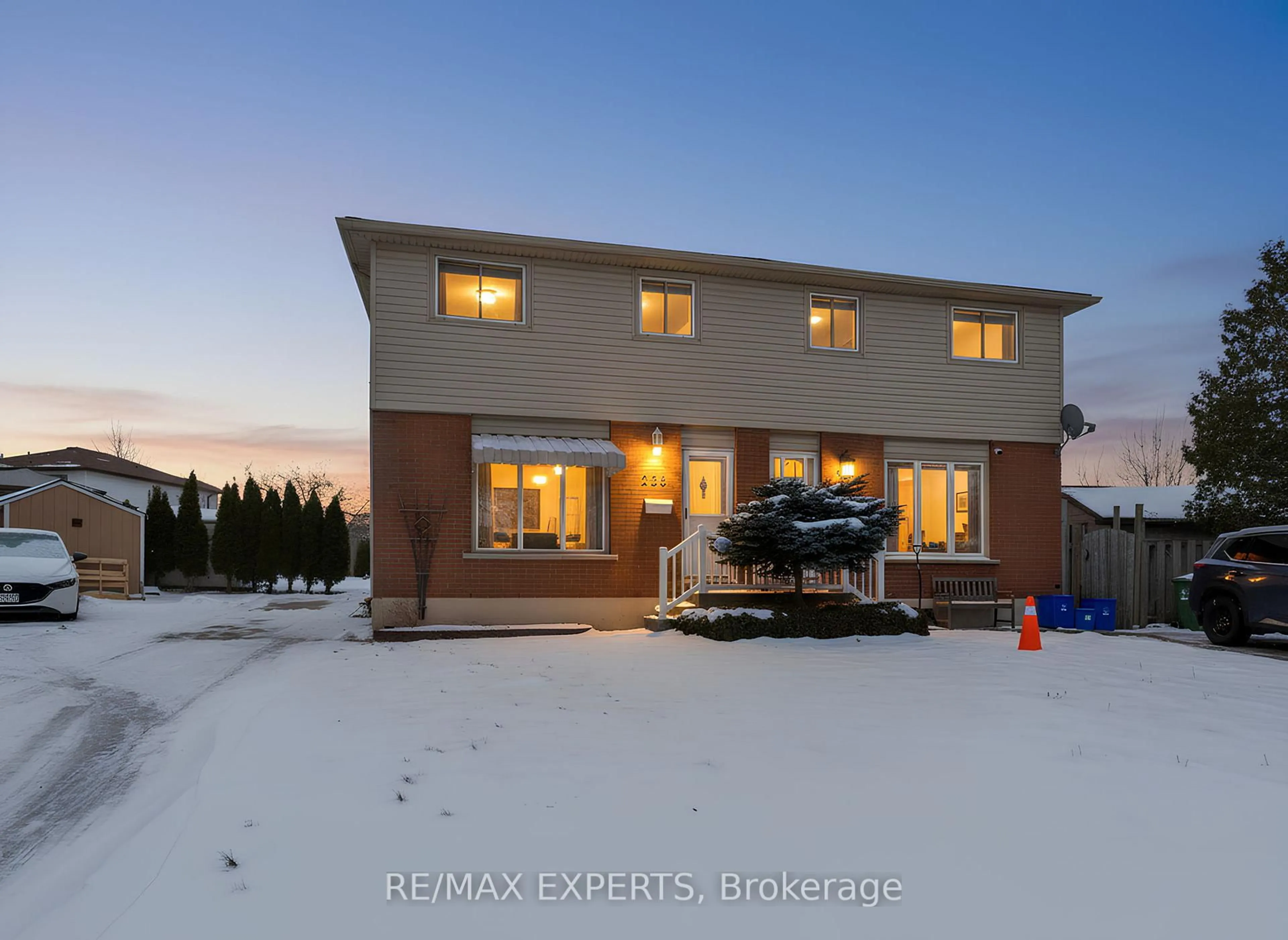 A pic from outside/outdoor area/front of a property/back of a property/a pic from drone, unknown for 238 Lawnhurst Crt, Hamilton Ontario L8V 4R4