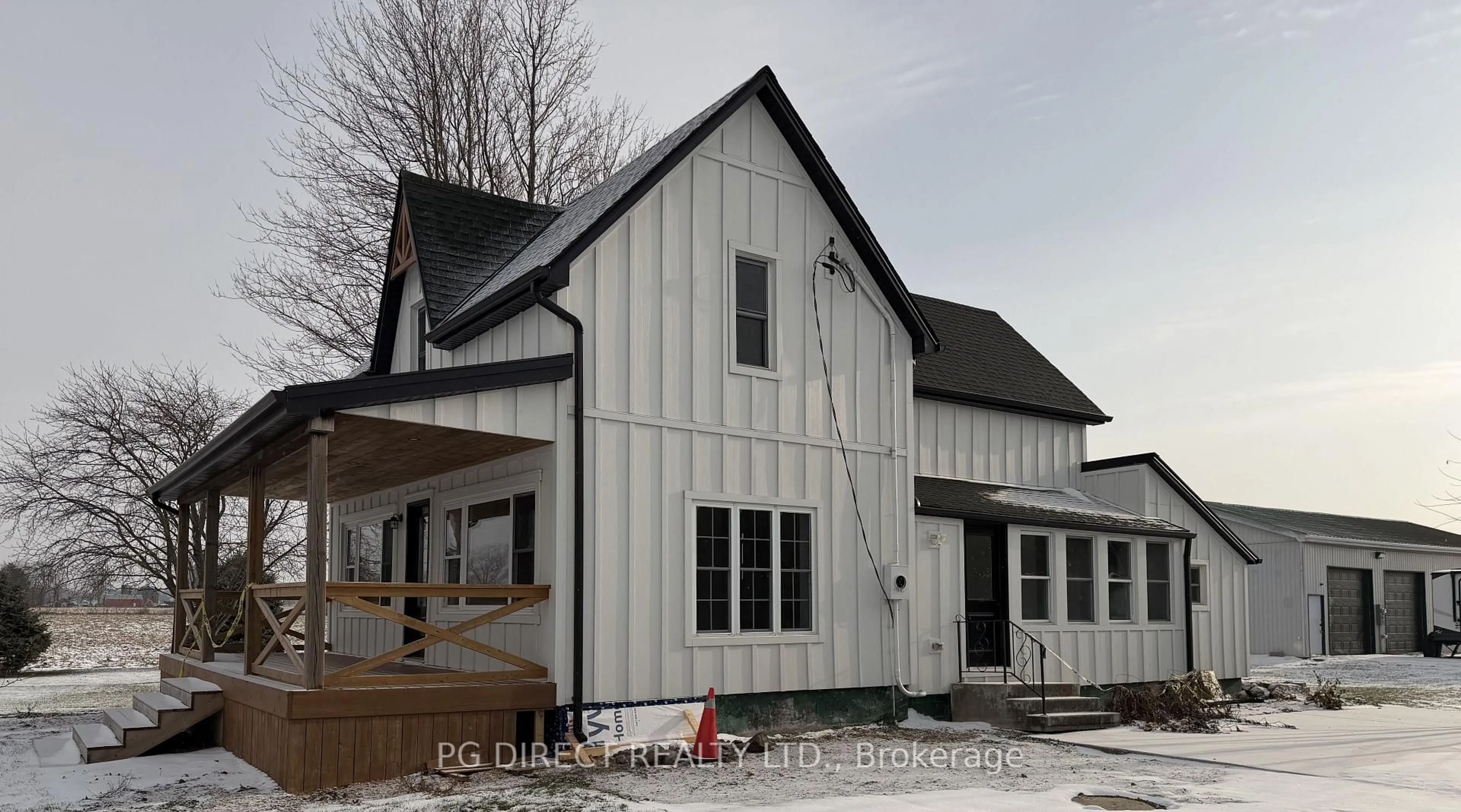 Home with vinyl exterior material, building for 20439 McMillan Line, West Elgin Ontario N0L 2C0