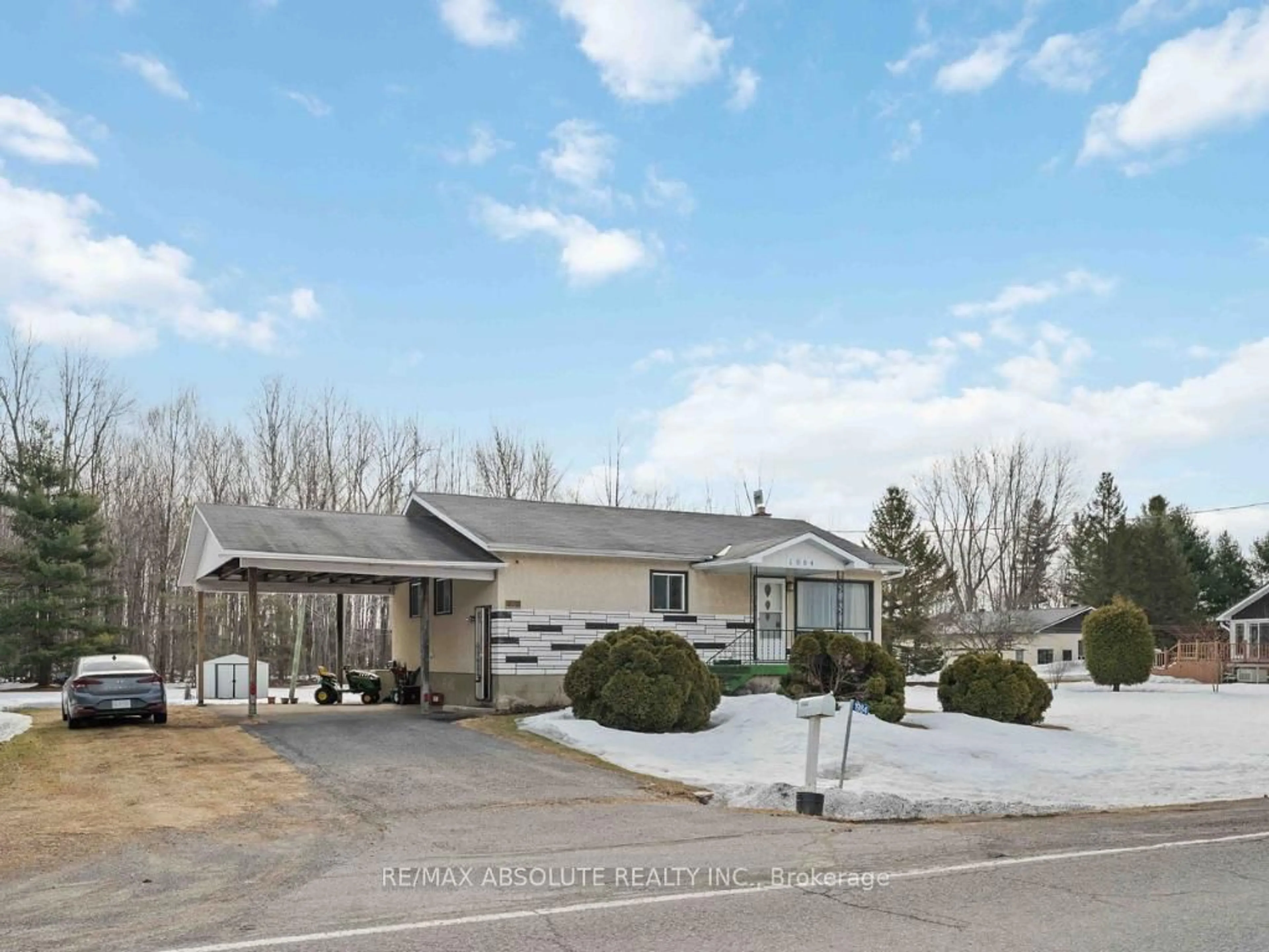 A pic from outside/outdoor area/front of a property/back of a property/a pic from drone, unknown for 1984 Forced Rd, Vars Ontario K0A 3H0