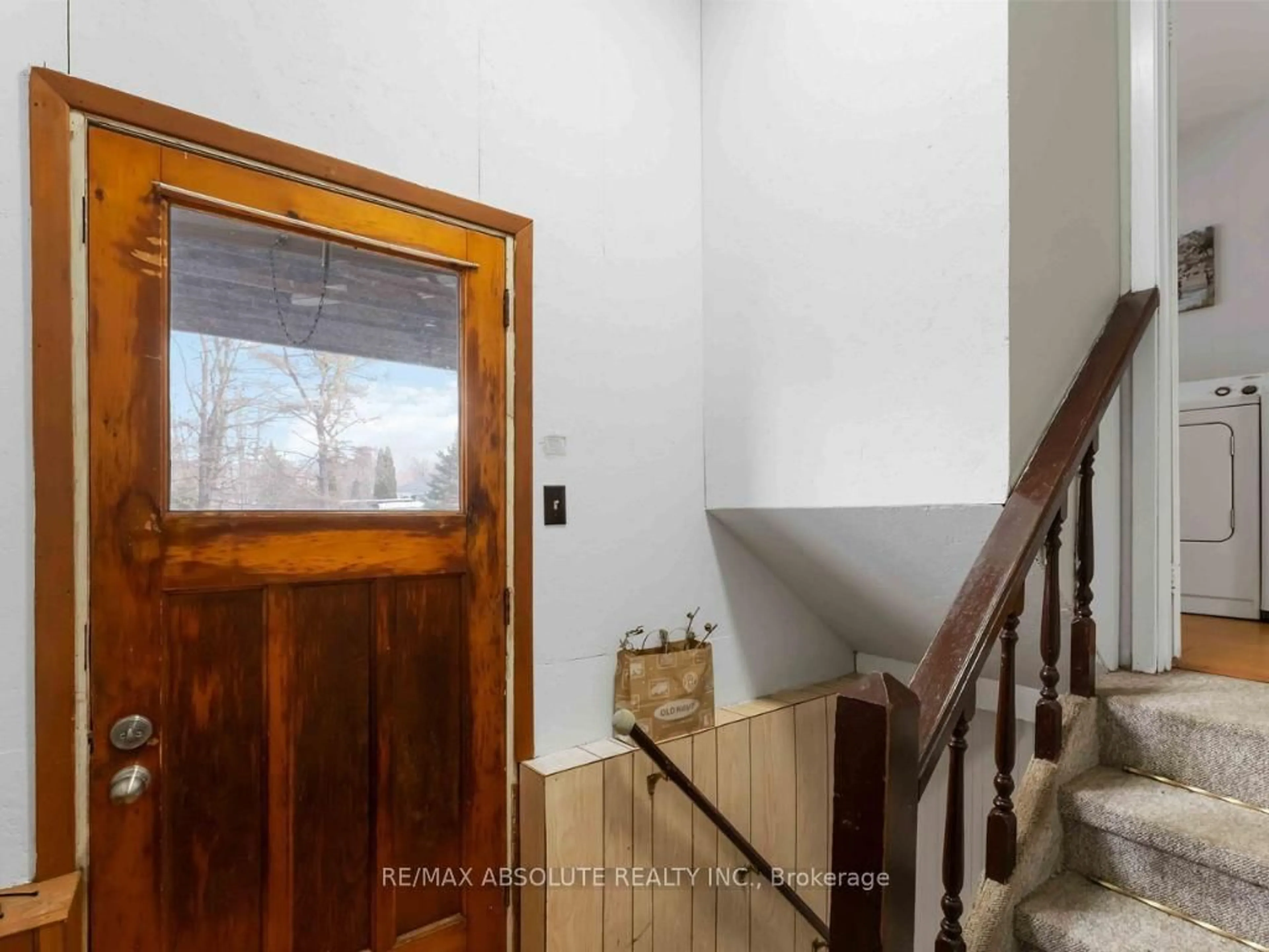 Indoor foyer for 1984 Forced Rd, Vars Ontario K0A 3H0