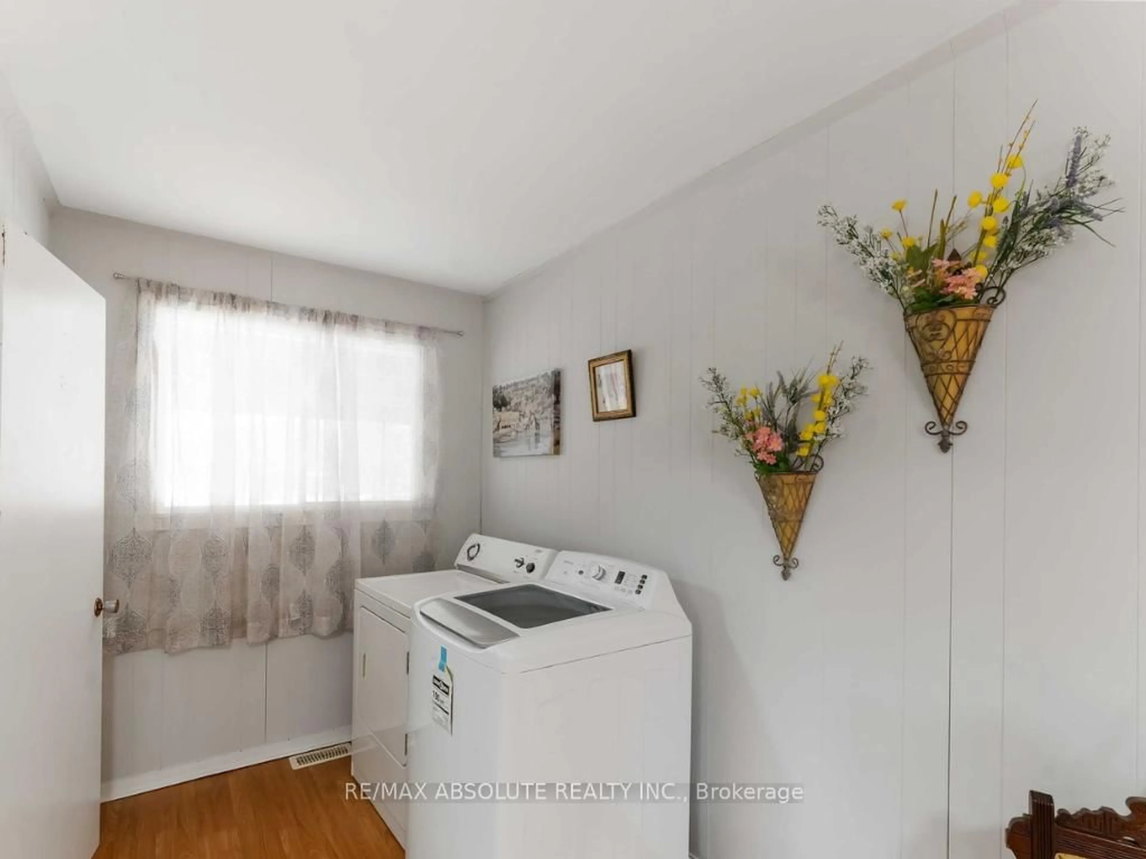 Laundry room for 1984 Forced Rd, Vars Ontario K0A 3H0