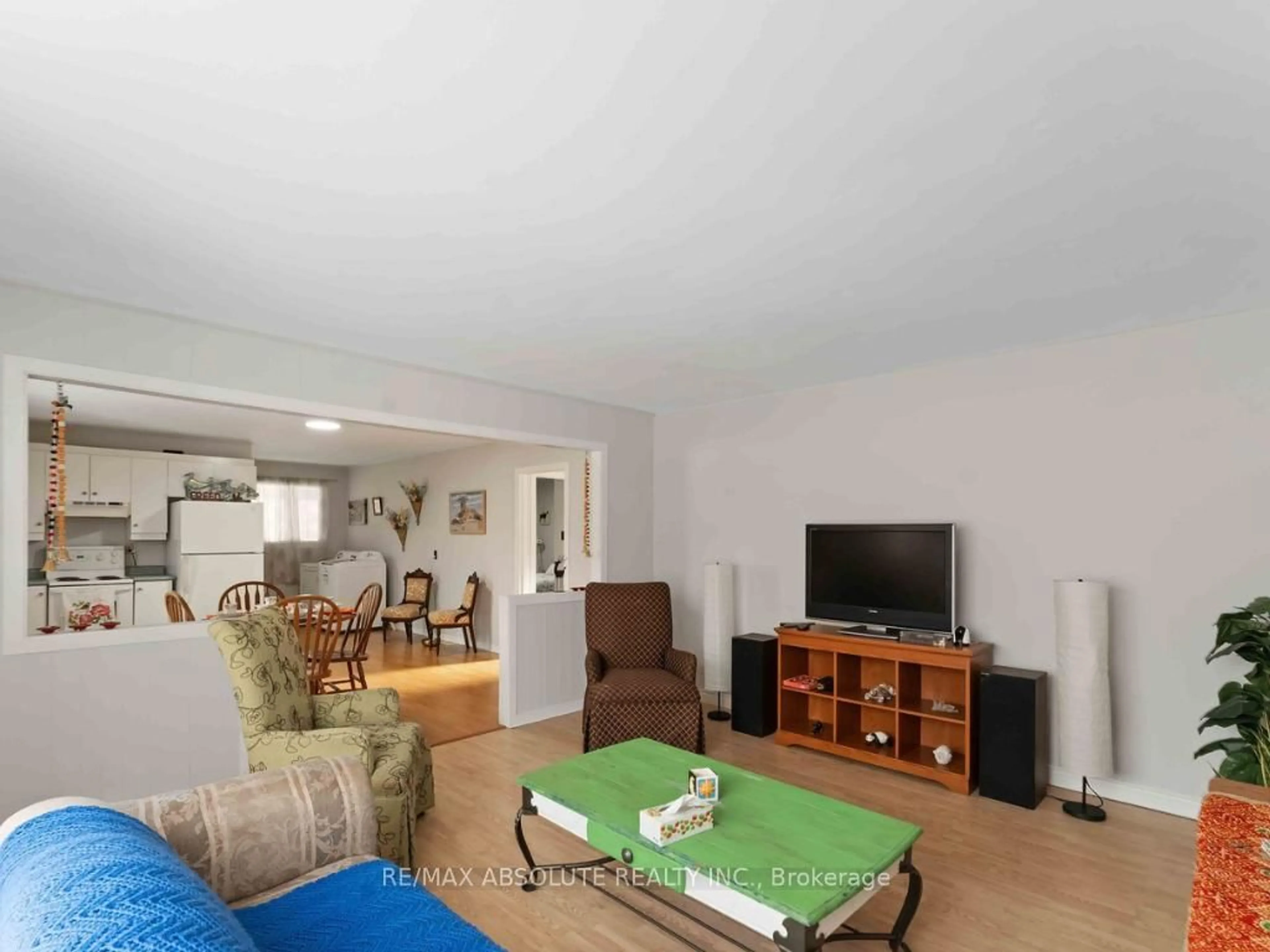 Living room with furniture, unknown for 1984 Forced Rd, Vars Ontario K0A 3H0