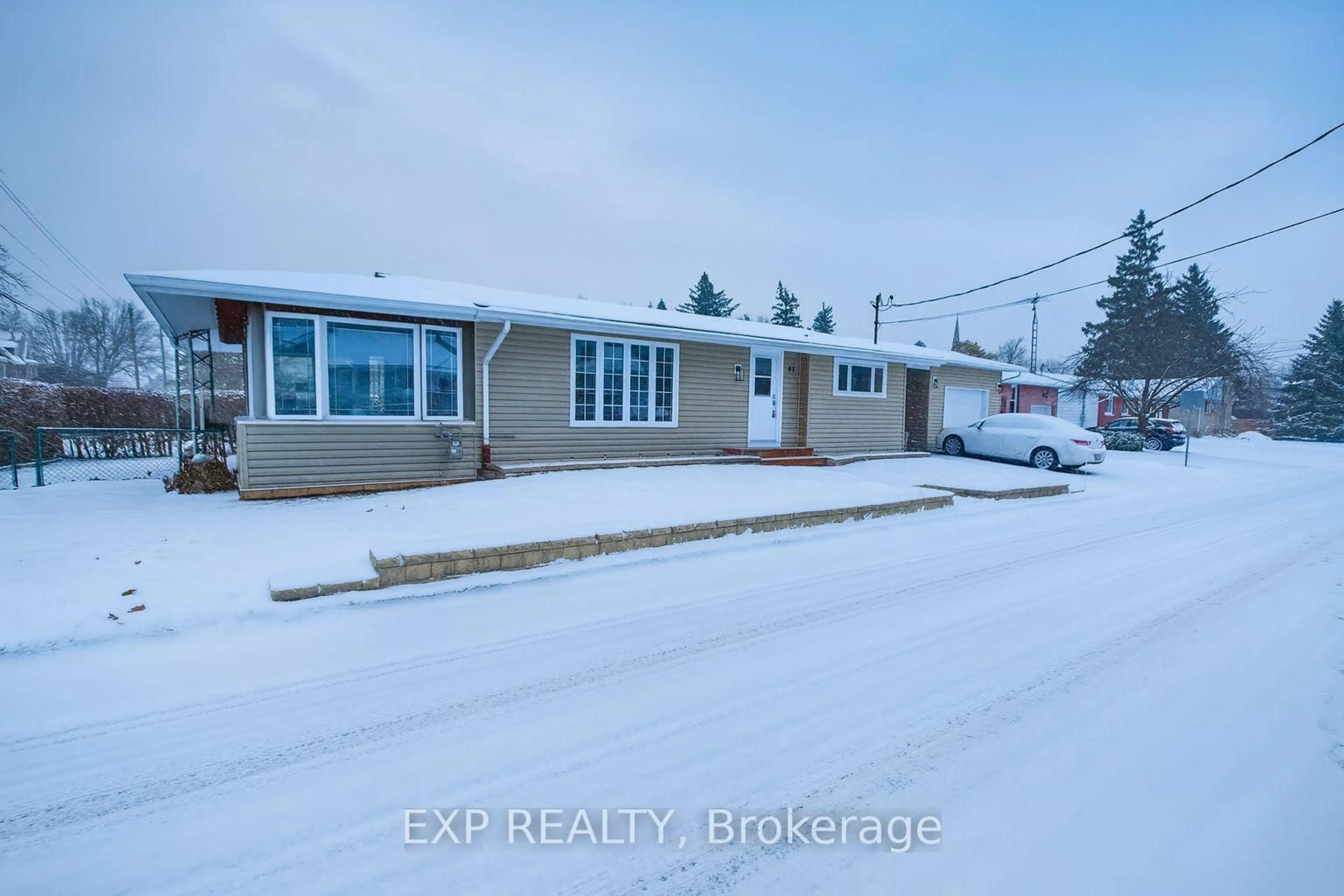 A pic from outside/outdoor area/front of a property/back of a property/a pic from drone, street for 47 Augusta St, South Dundas Ontario K0C 1X0