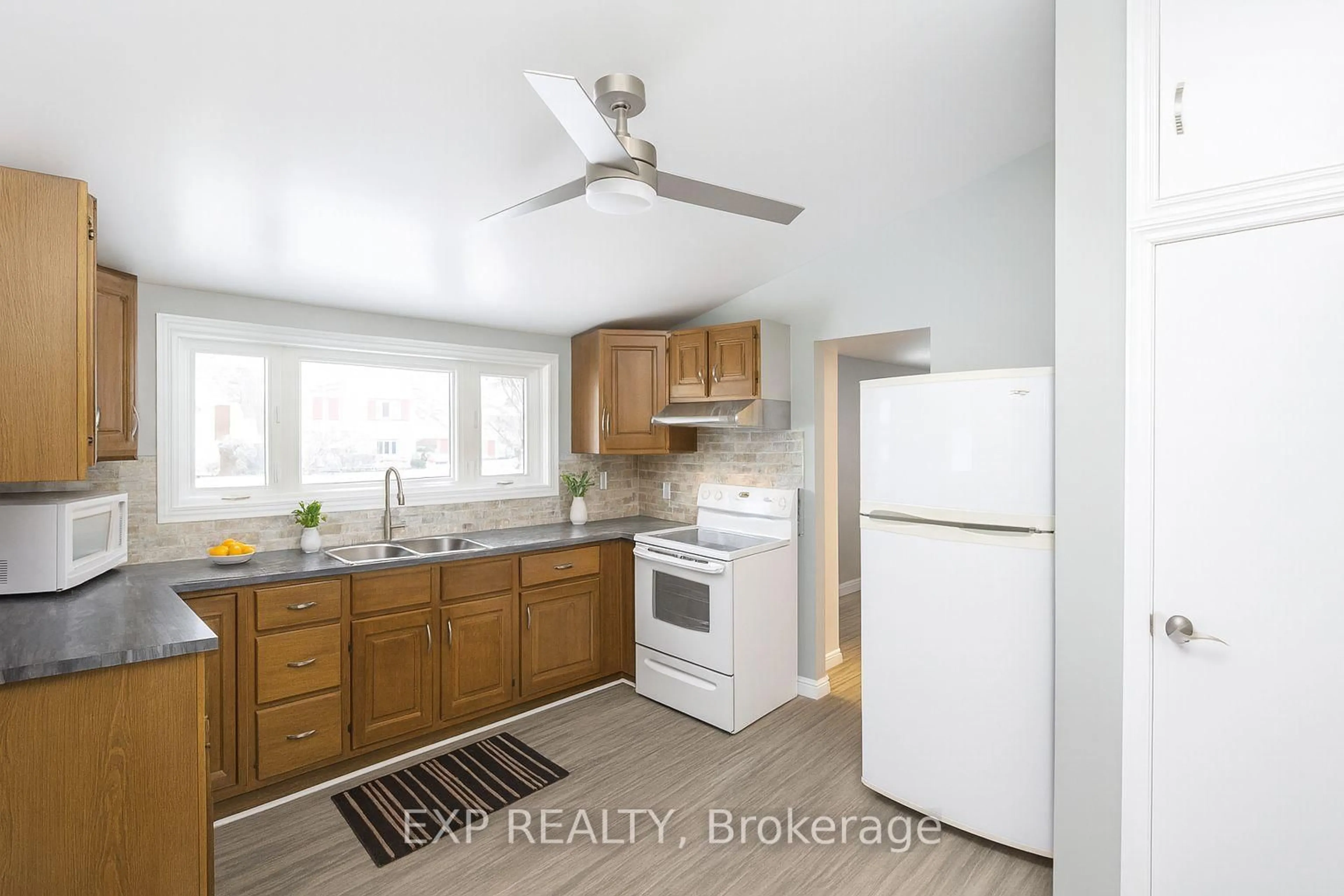 Standard kitchen, unknown for 47 Augusta St, South Dundas Ontario K0C 1X0