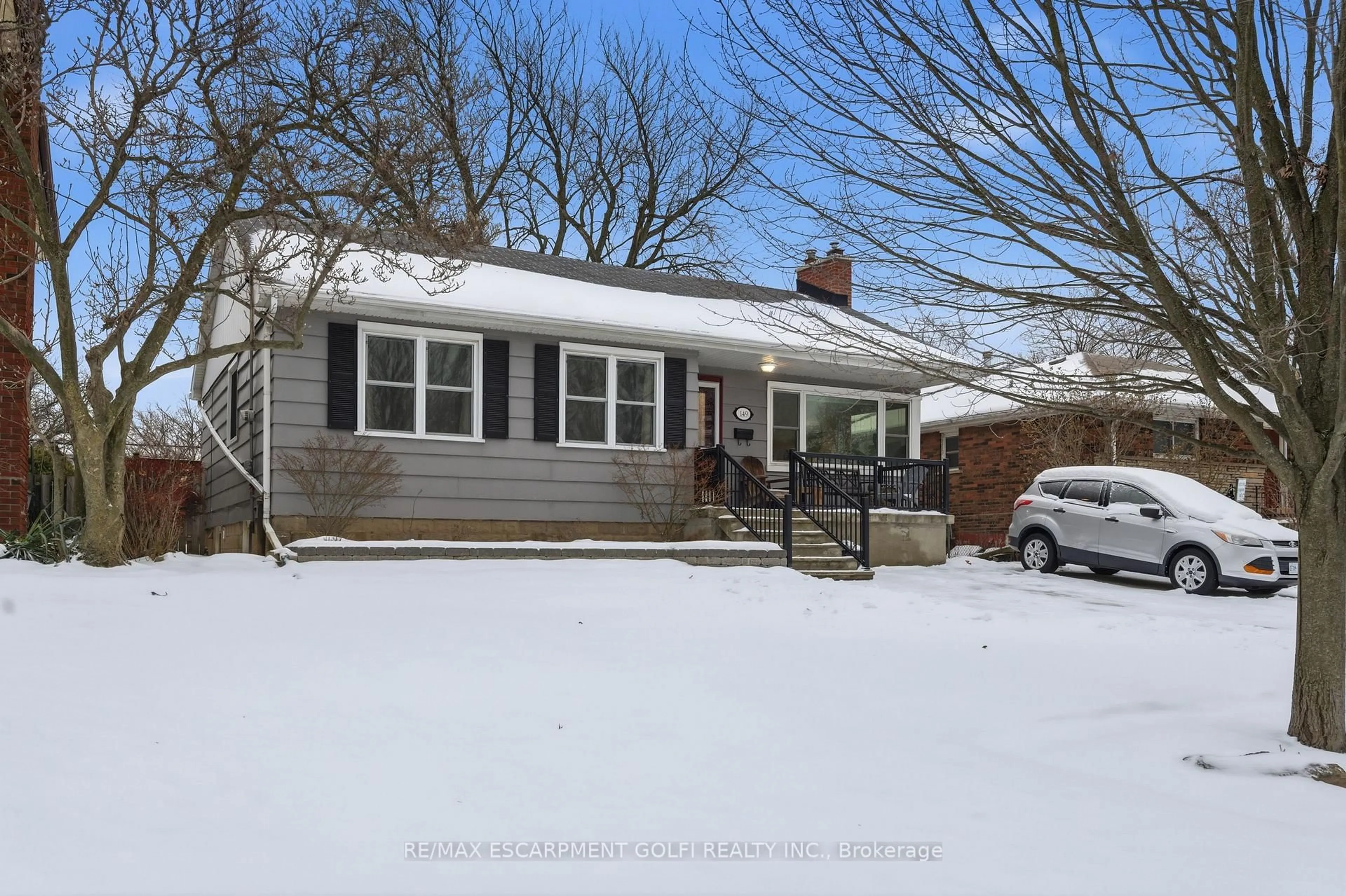 A pic from outside/outdoor area/front of a property/back of a property/a pic from drone, street for 149 West 28th St, Hamilton Ontario L9C 5H1