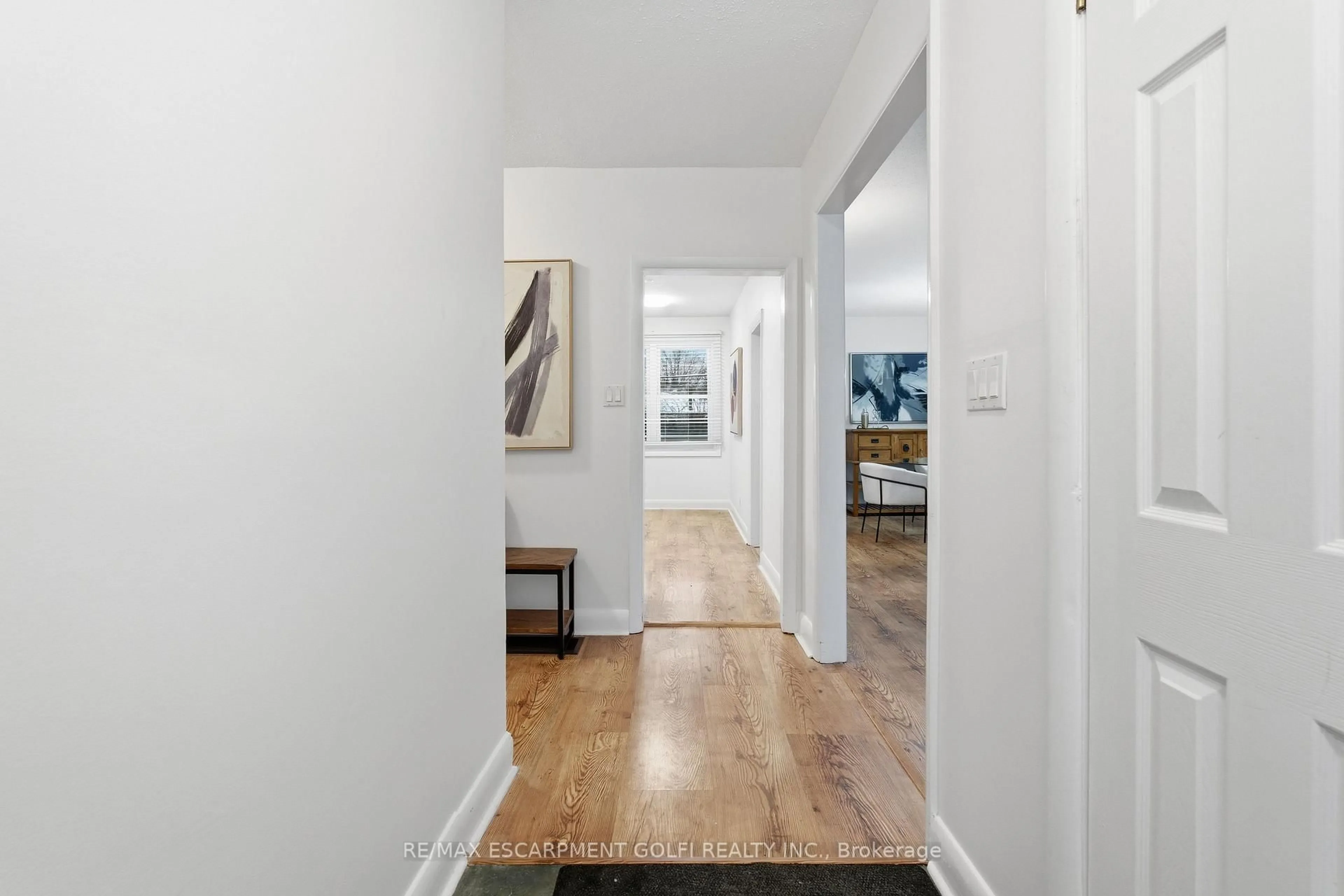 Indoor entryway for 149 West 28th St, Hamilton Ontario L9C 5H1